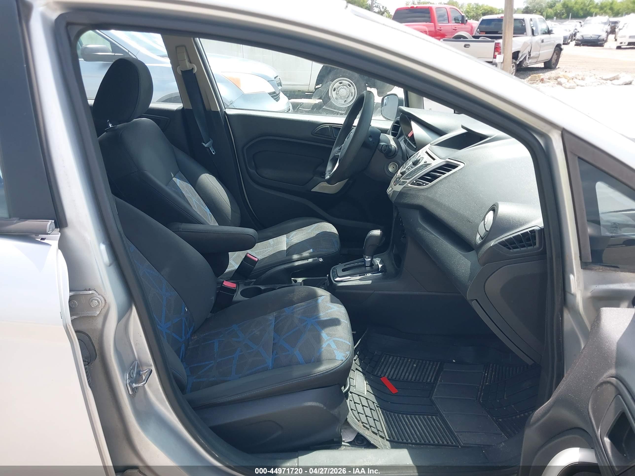 FORD FIESTA image 5