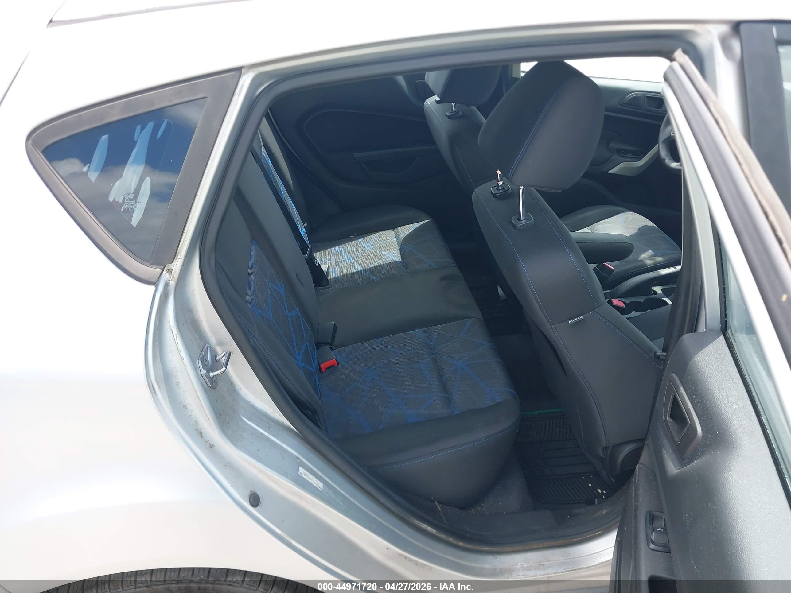 FORD FIESTA image 8