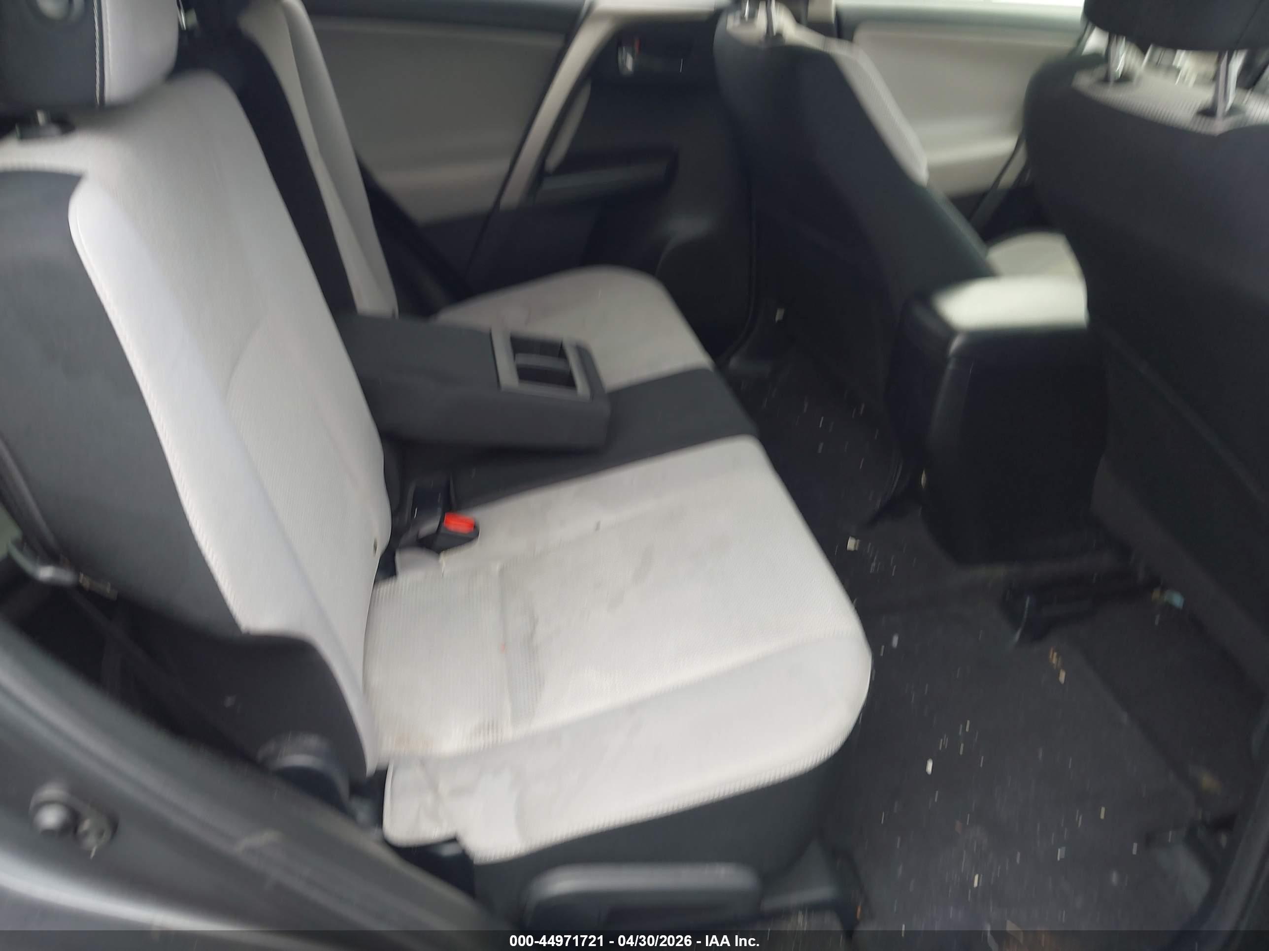 TOYOTA RAV4 image 8