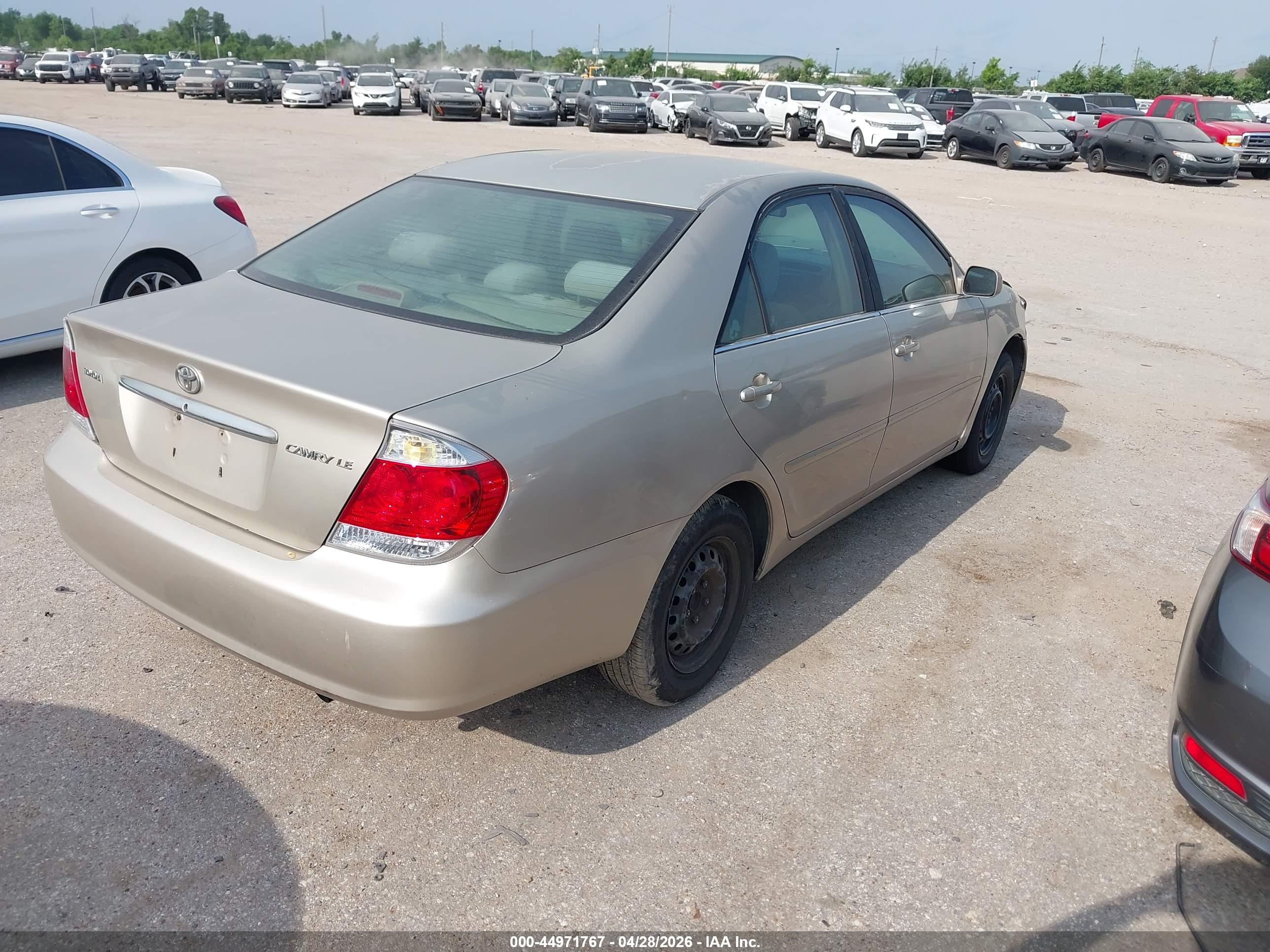 TOYOTA CAMRY image 4