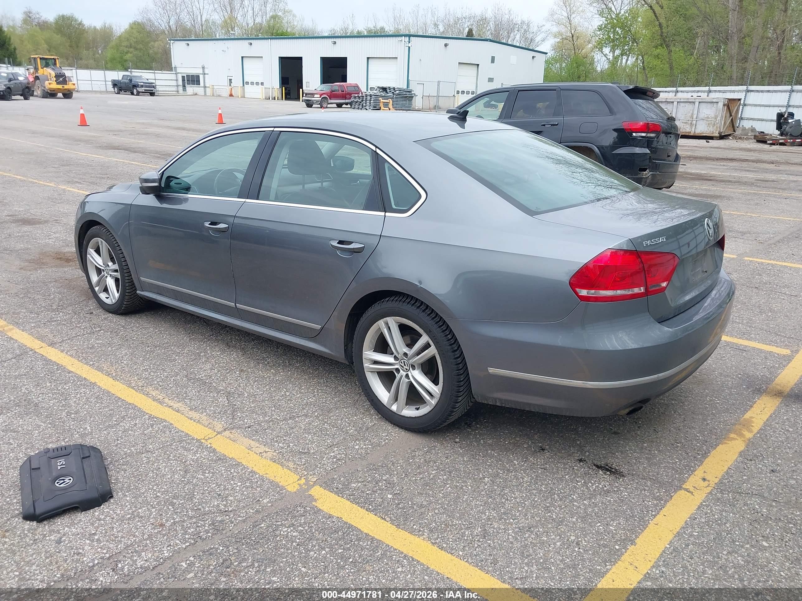 VOLKSWAGEN PASSAT image 3