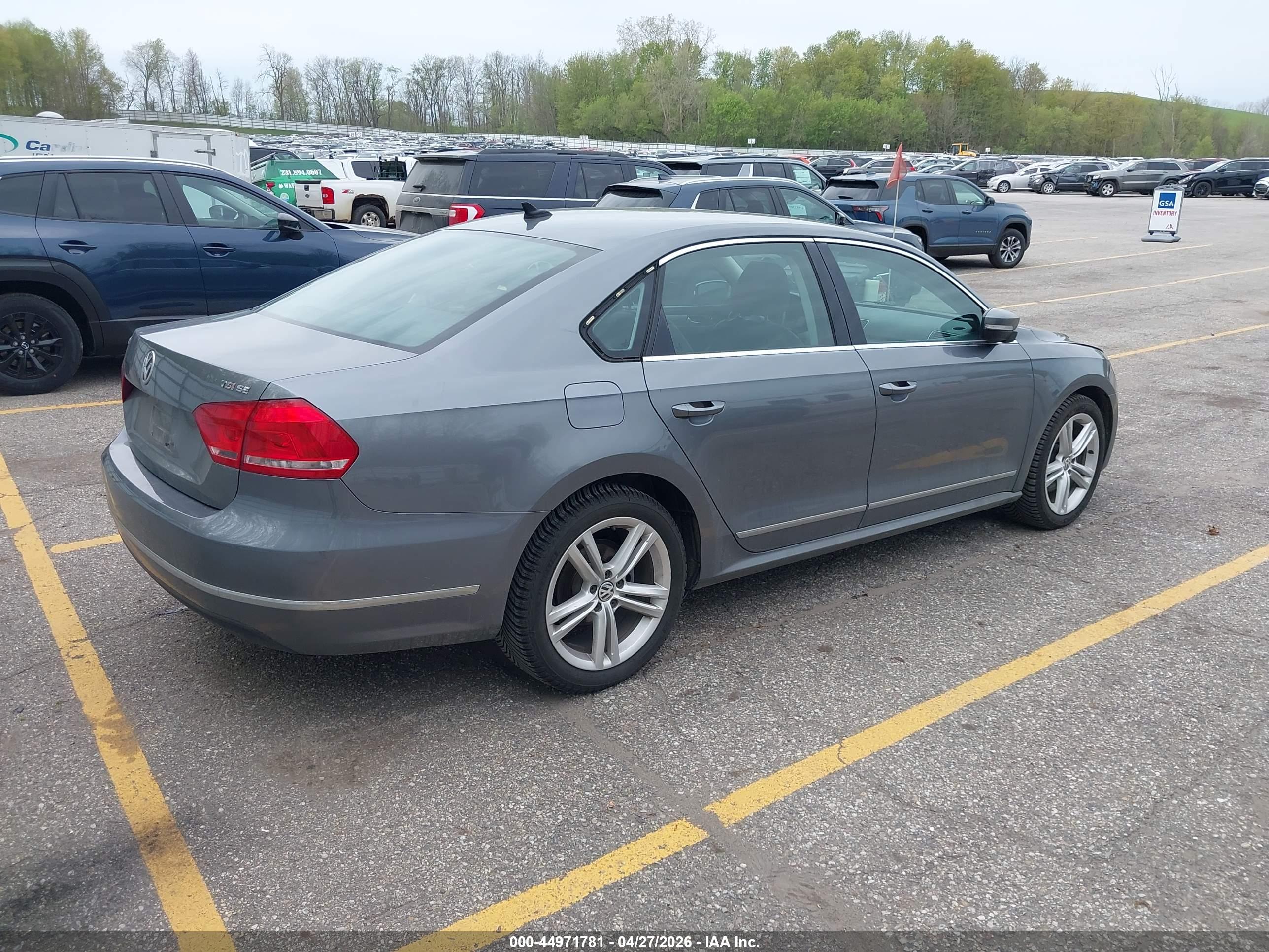 VOLKSWAGEN PASSAT image 4