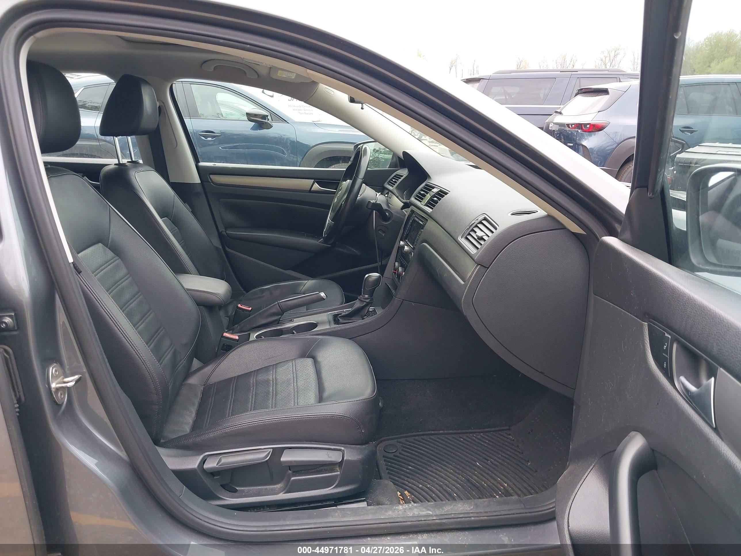 VOLKSWAGEN PASSAT image 5