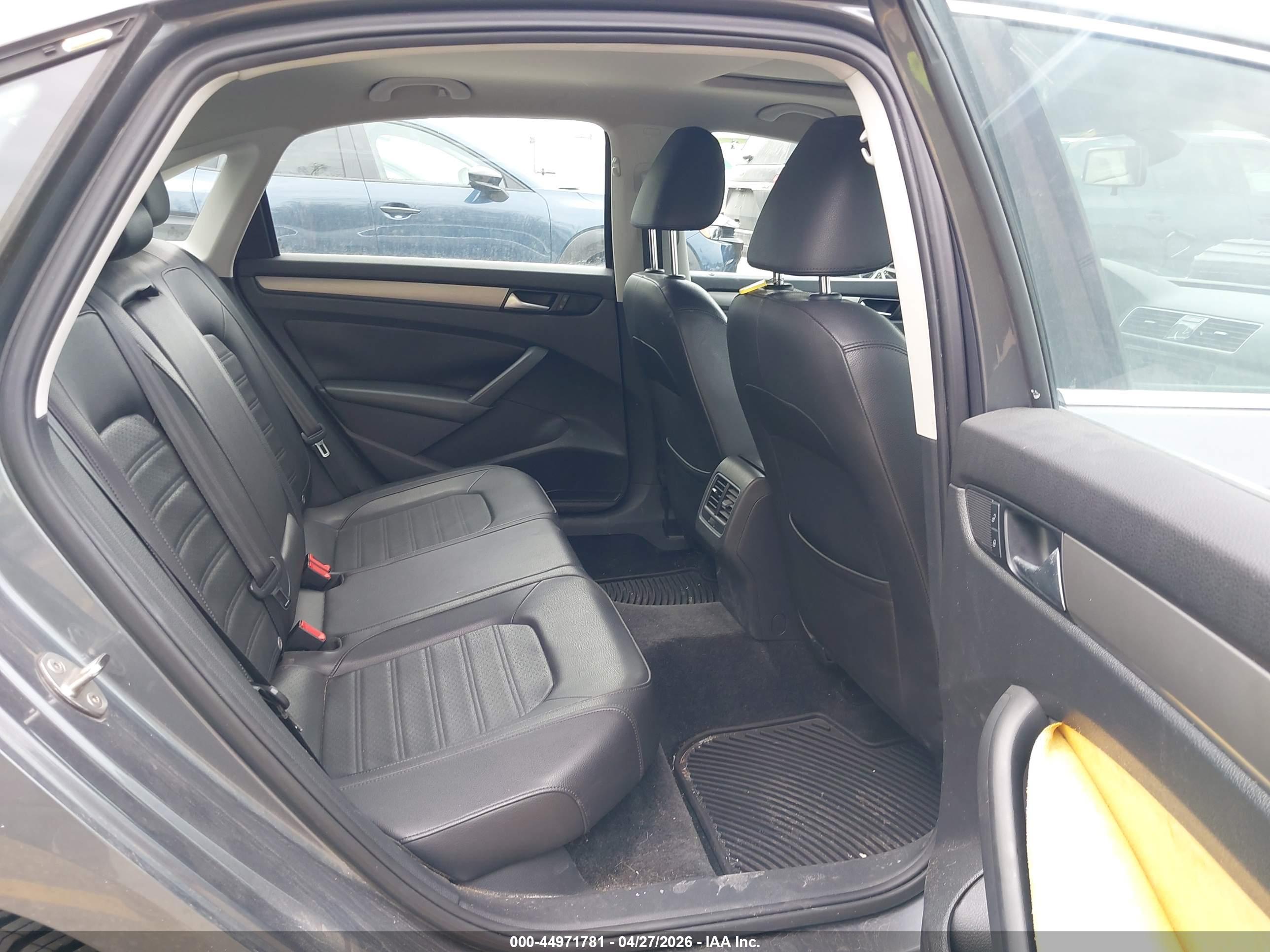 VOLKSWAGEN PASSAT image 8
