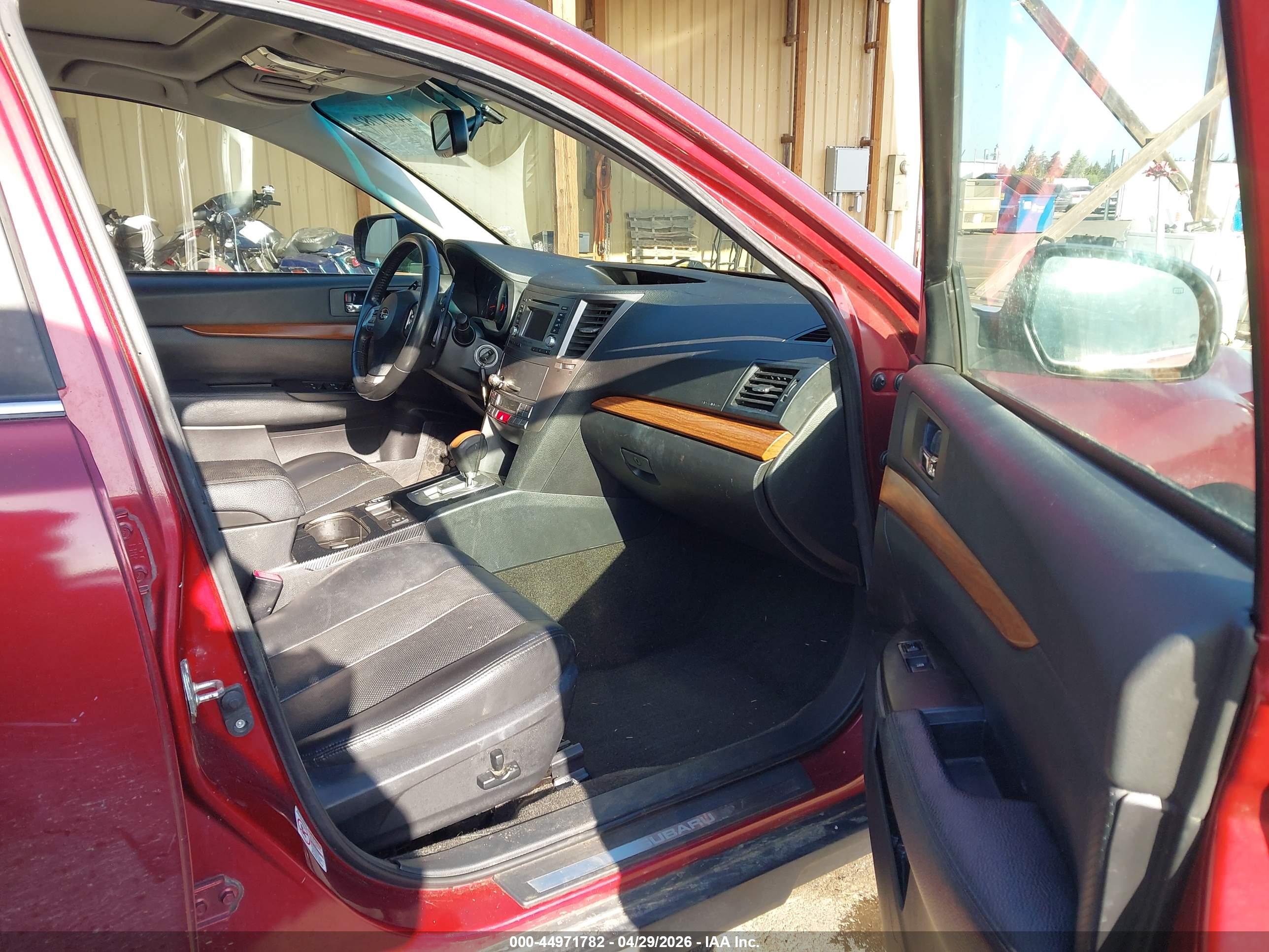 SUBARU OUTBACK image 5