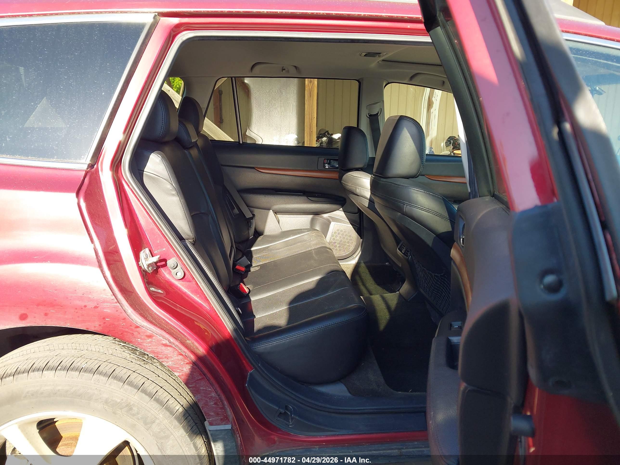SUBARU OUTBACK image 8