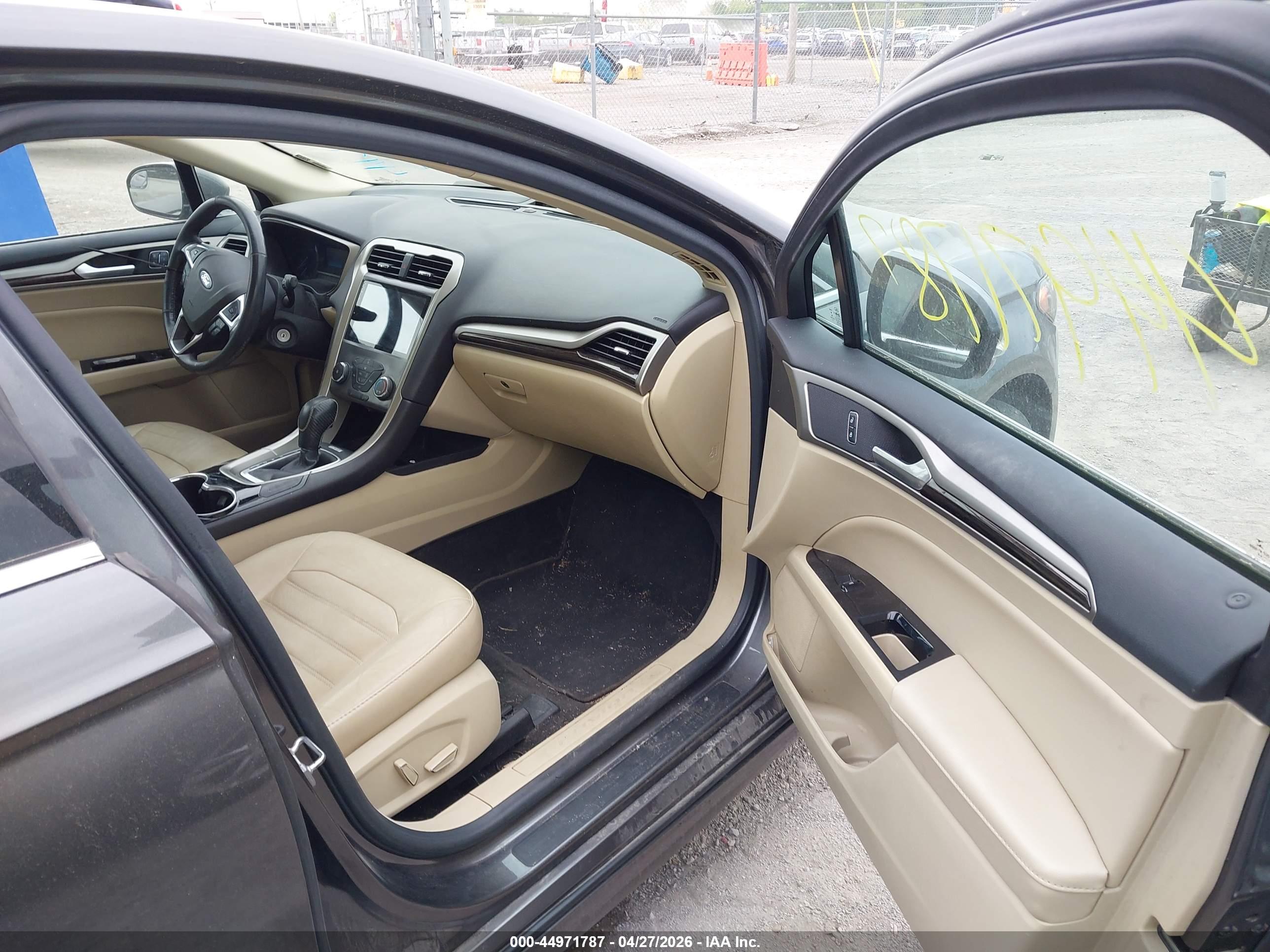 FORD FUSION image 5