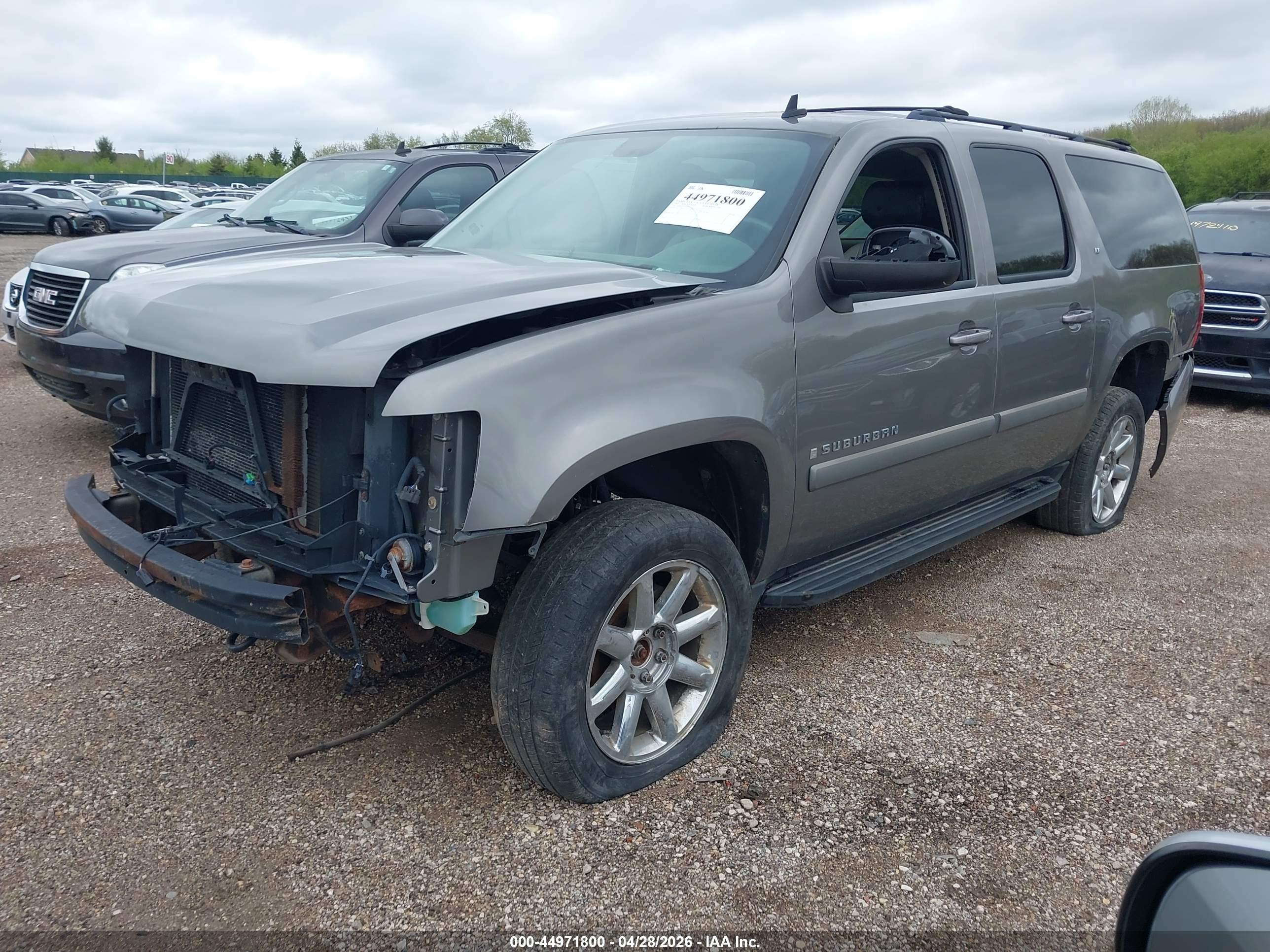 CHEVROLET SUBURBAN image 2