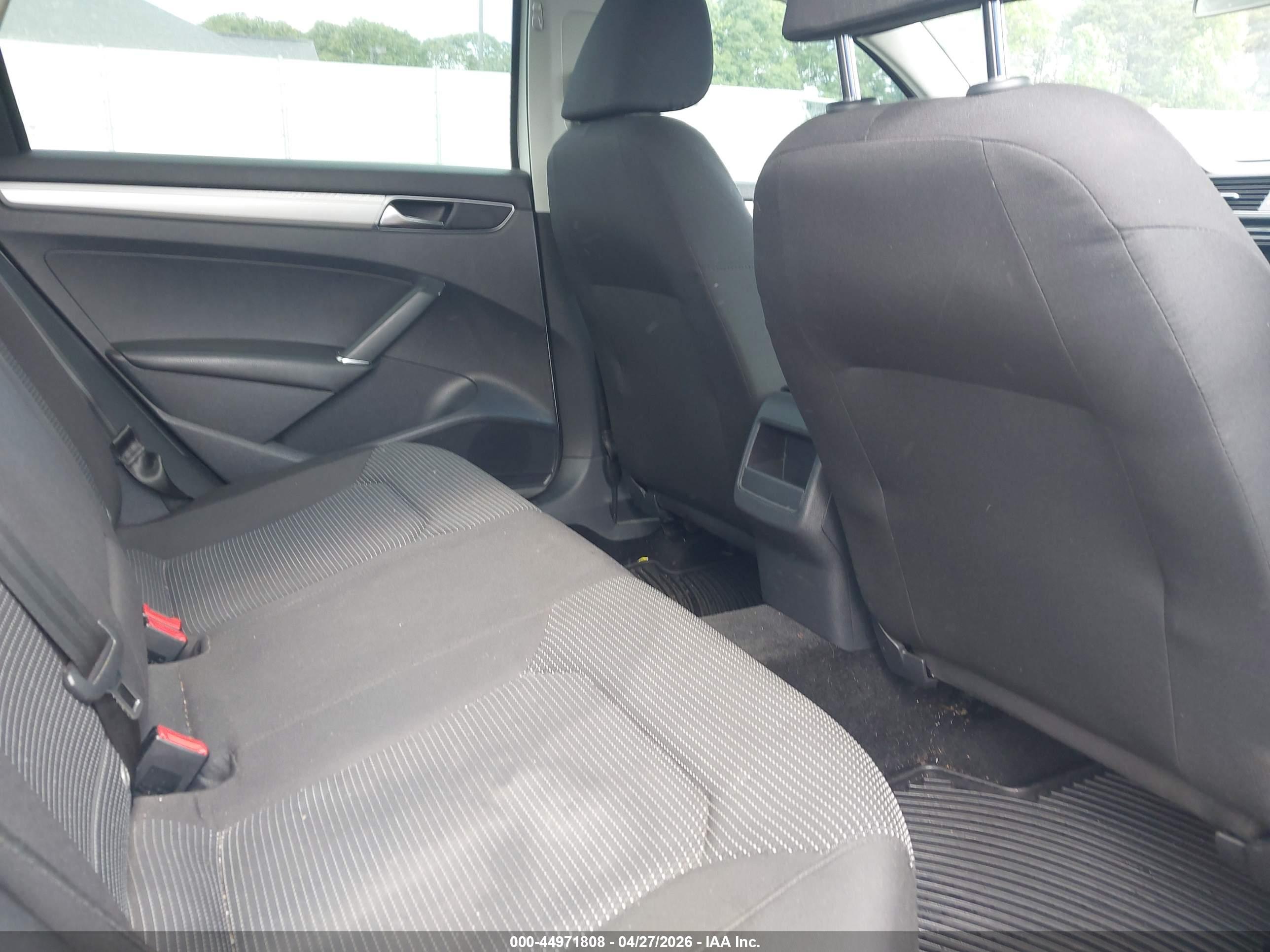 VOLKSWAGEN PASSAT image 8