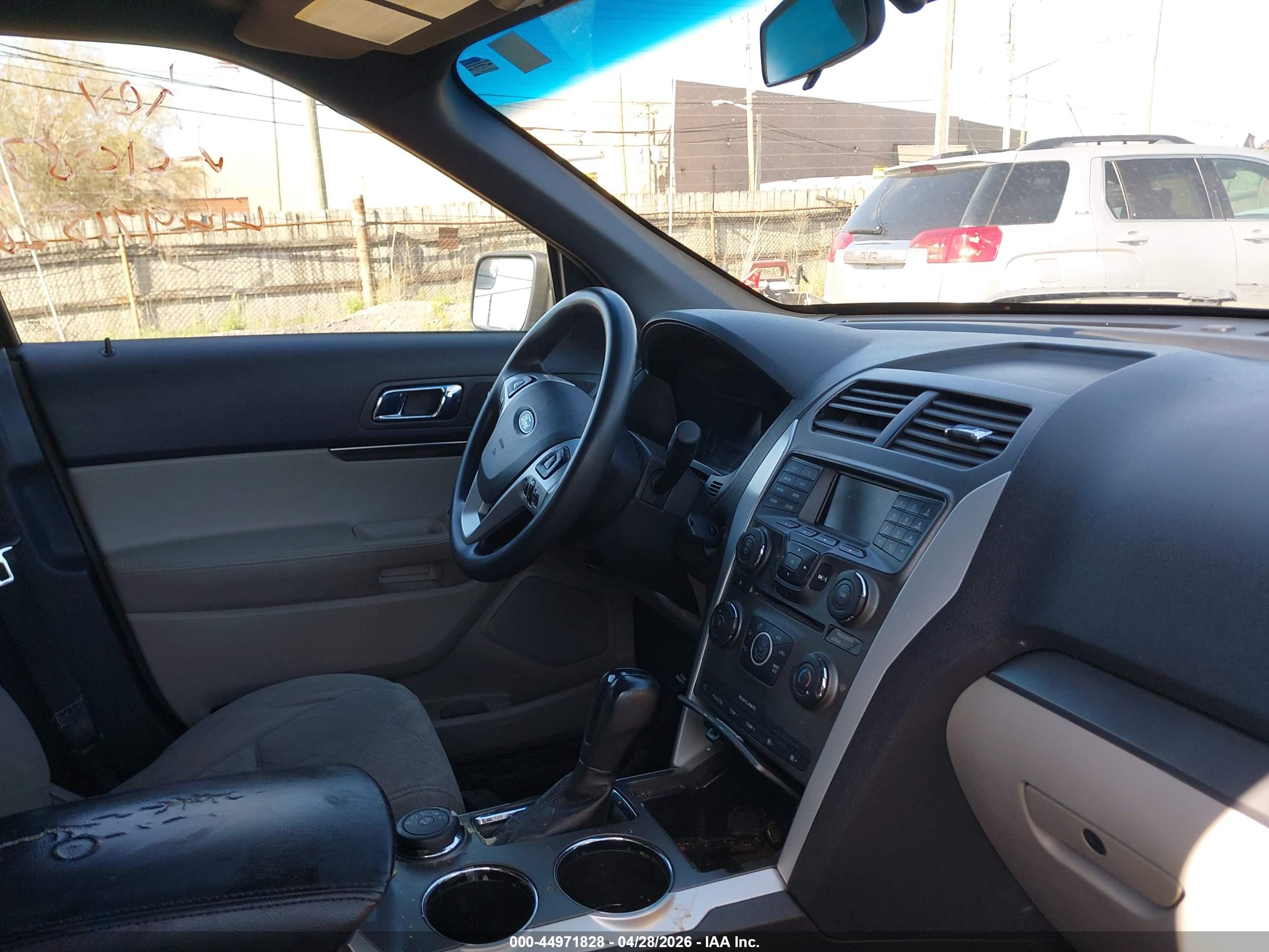 FORD EXPLORER image 5