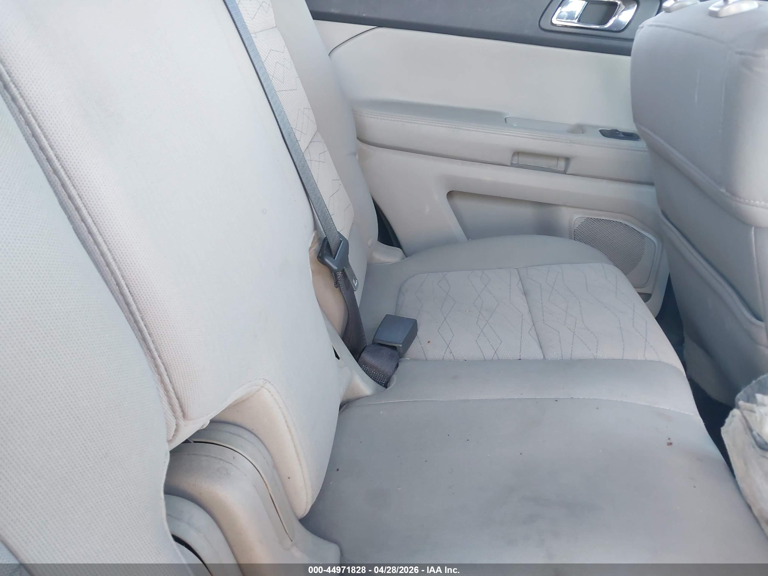FORD EXPLORER image 8