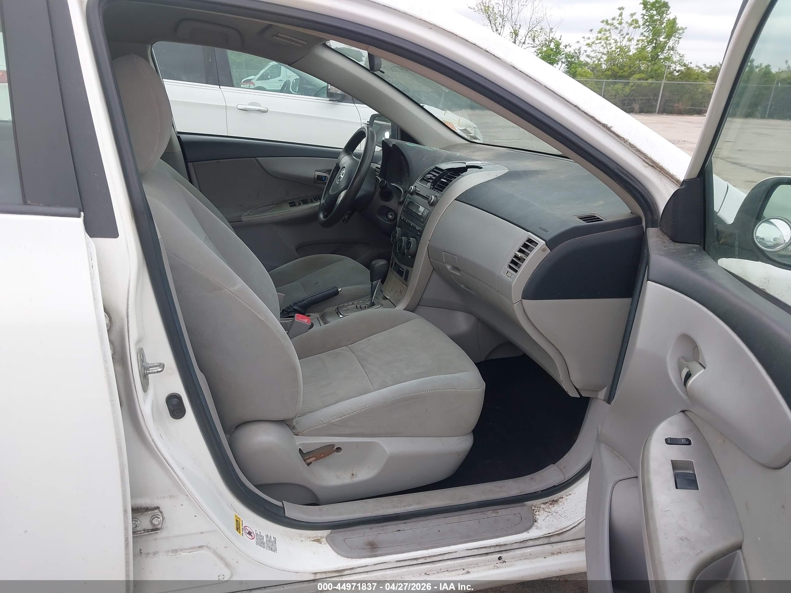 TOYOTA COROLLA image 5