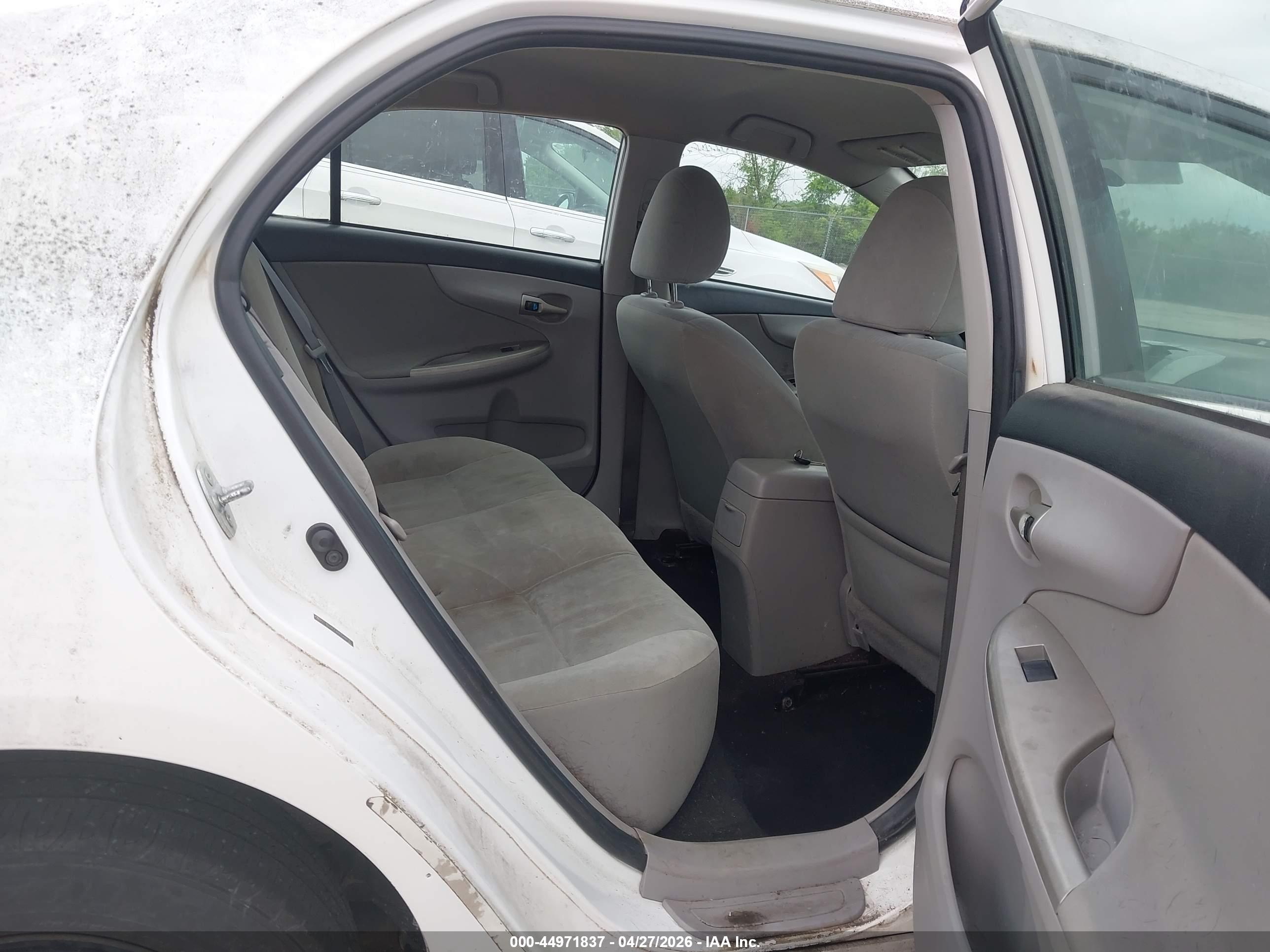 TOYOTA COROLLA image 8