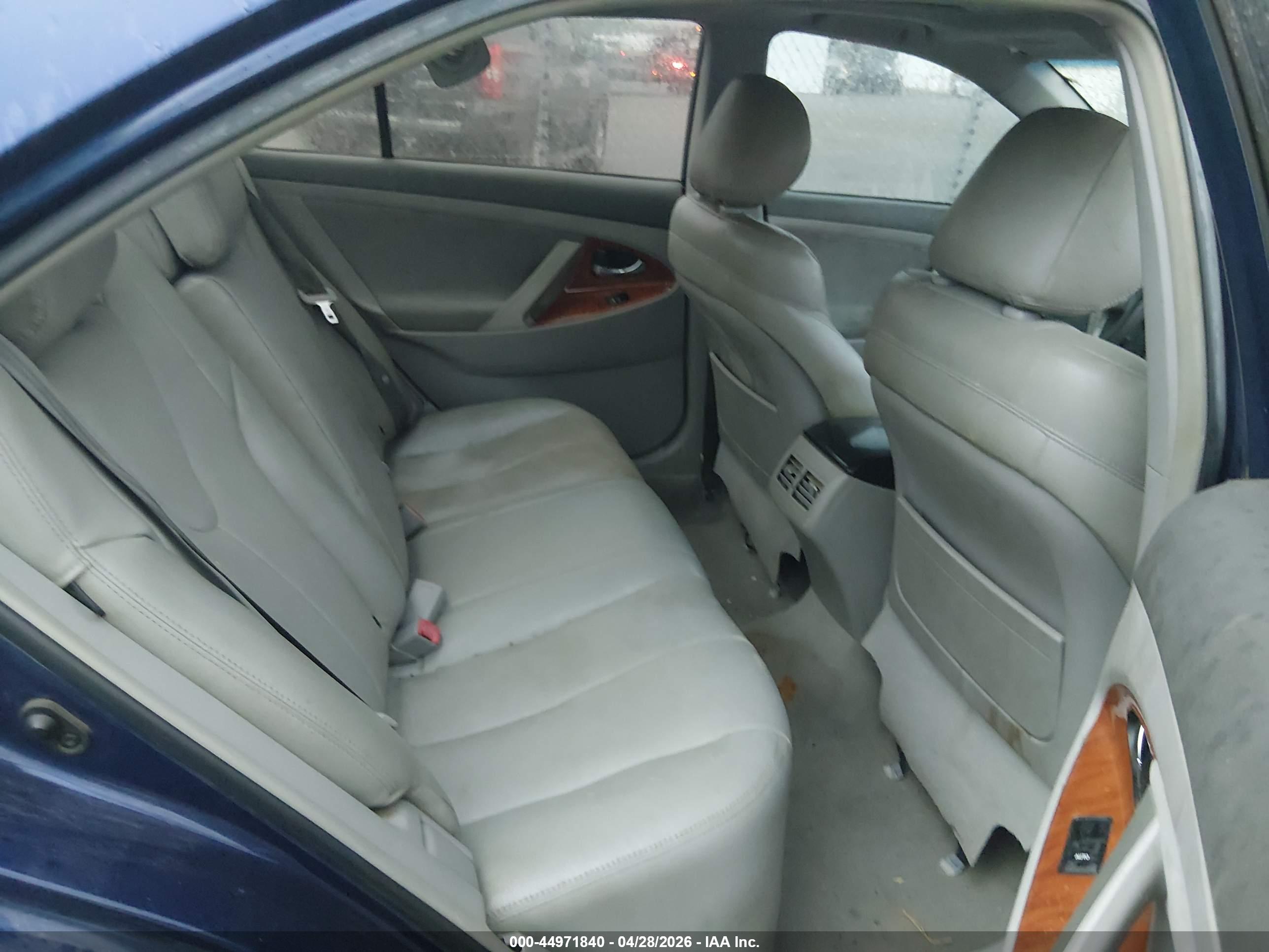 TOYOTA CAMRY image 8