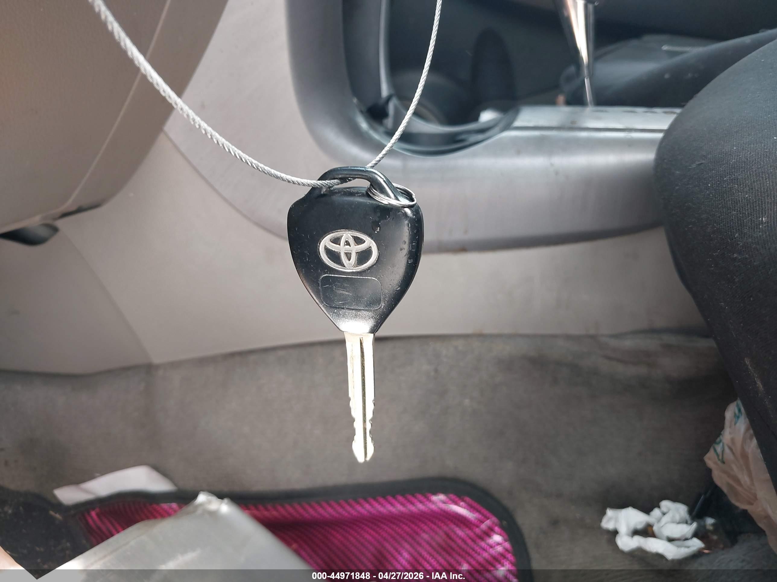 TOYOTA RAV4 image 11