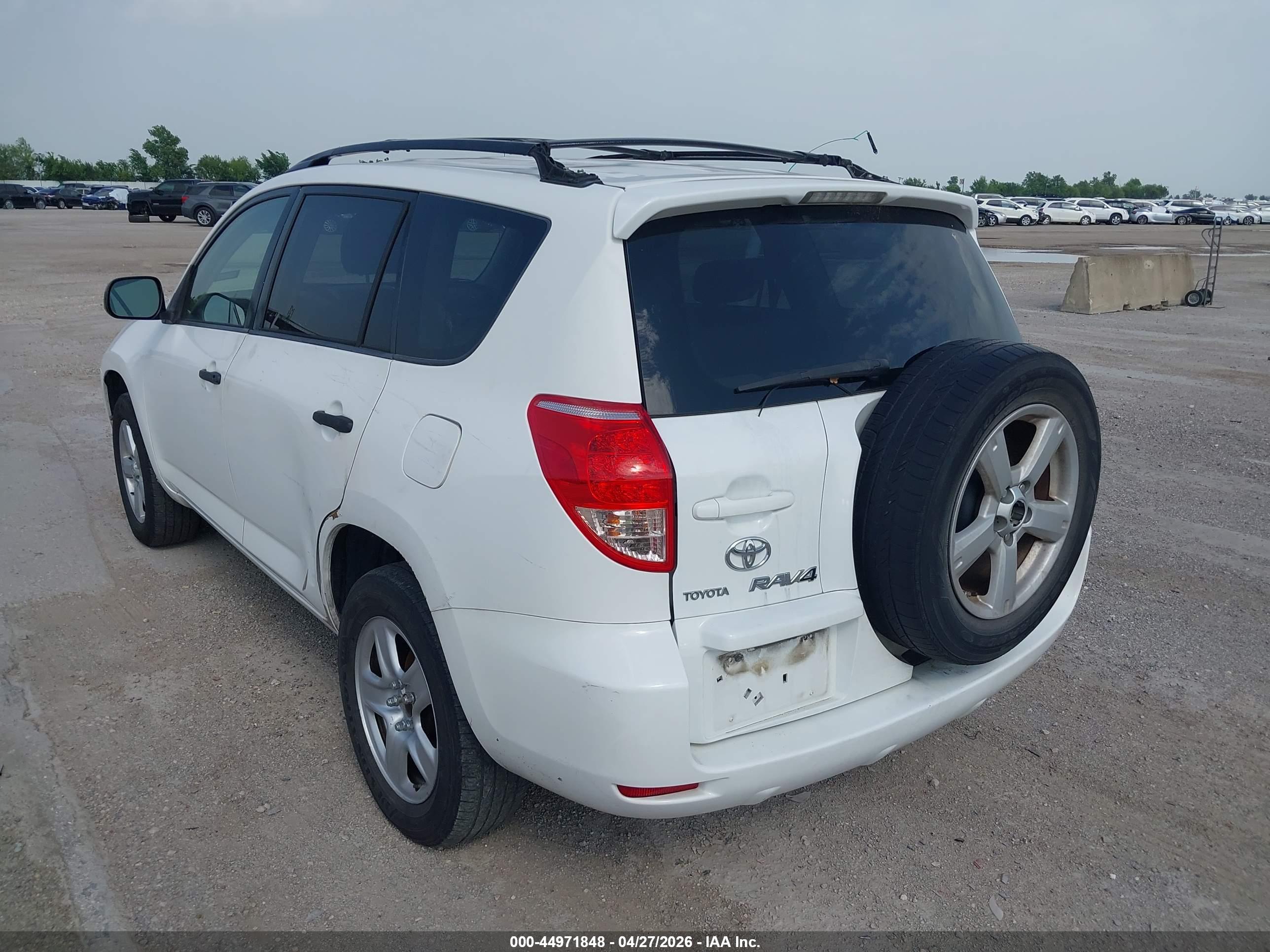 TOYOTA RAV4 image 3