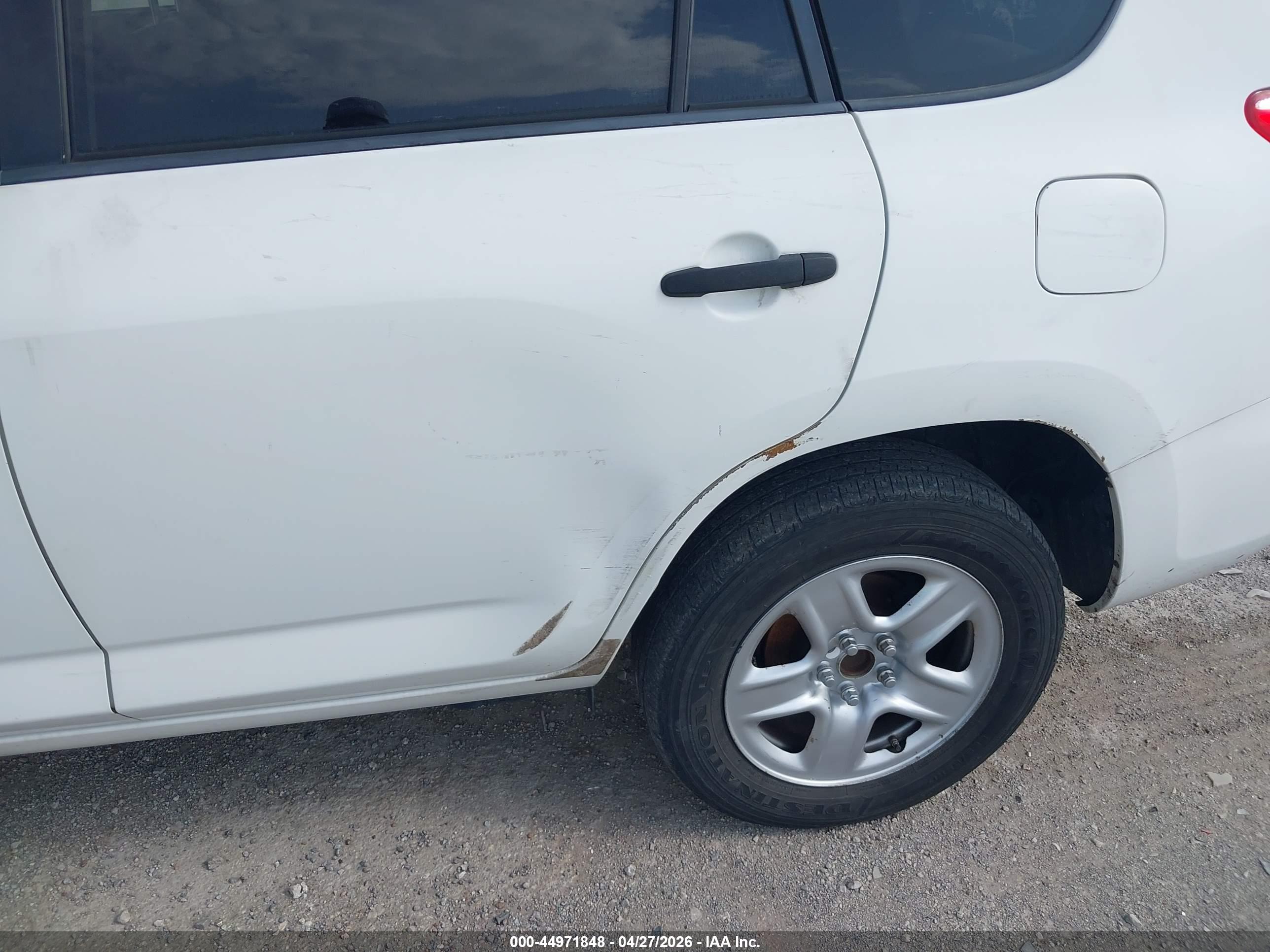 TOYOTA RAV4 image 6