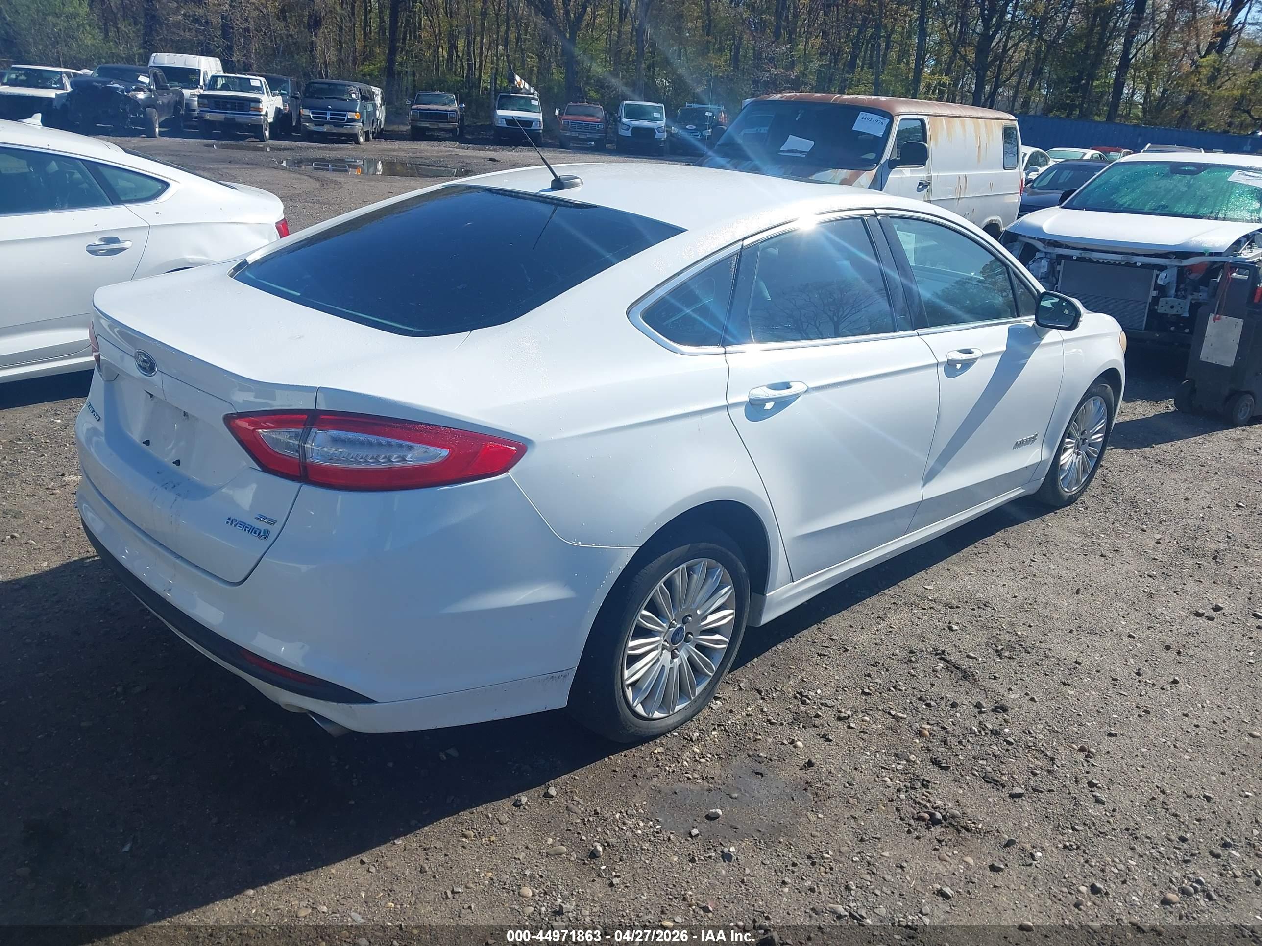 FORD FUSION image 4