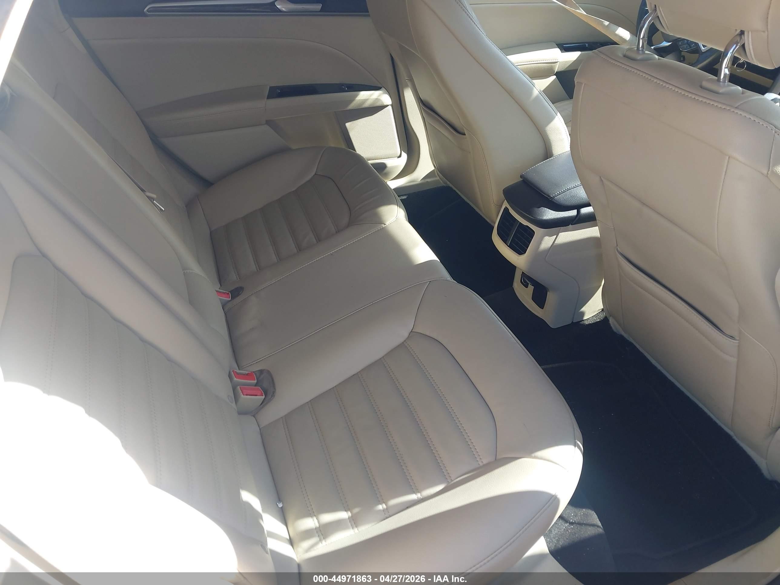 FORD FUSION image 8