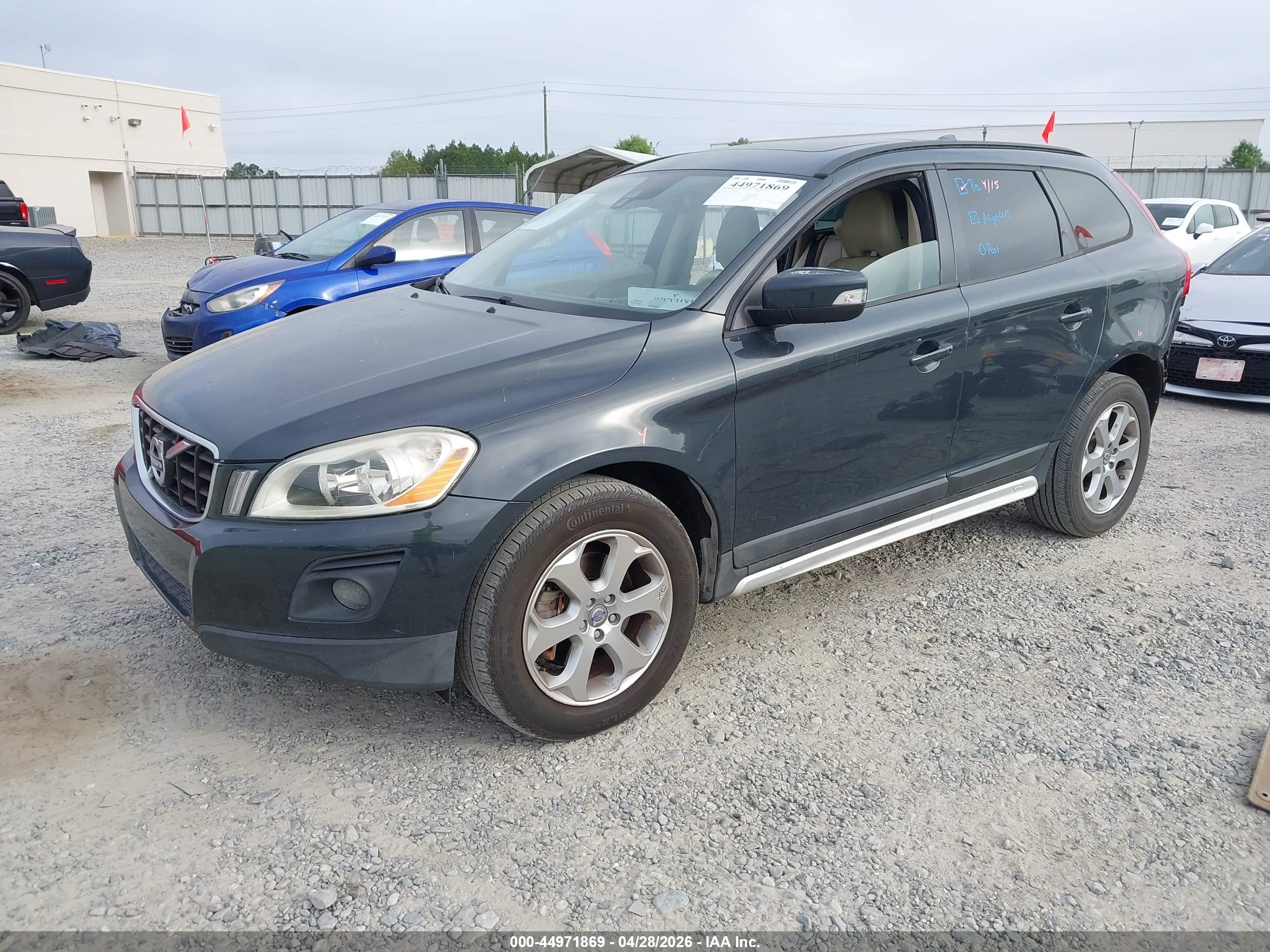 VOLVO XC60 image 2