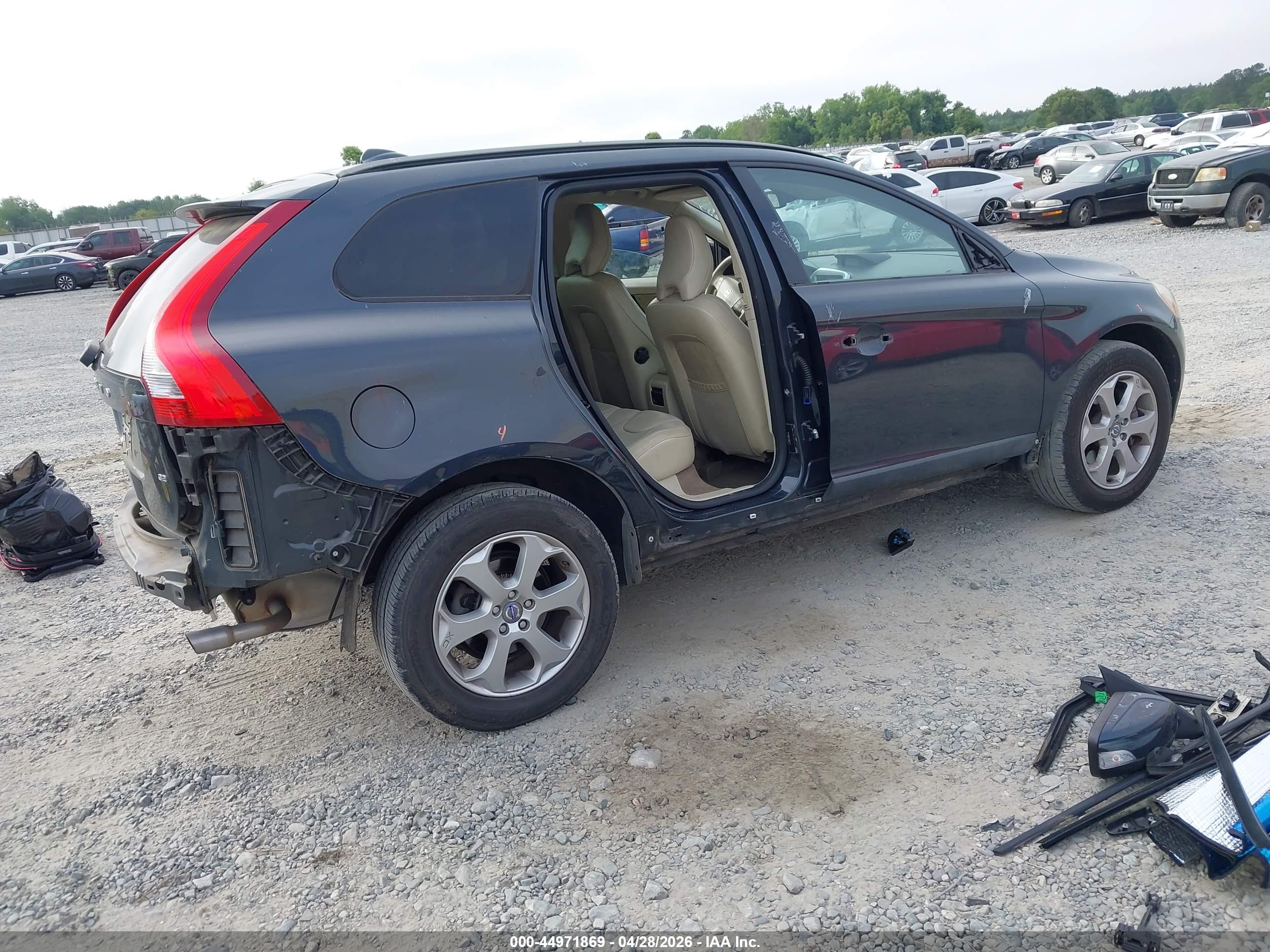 VOLVO XC60 image 4
