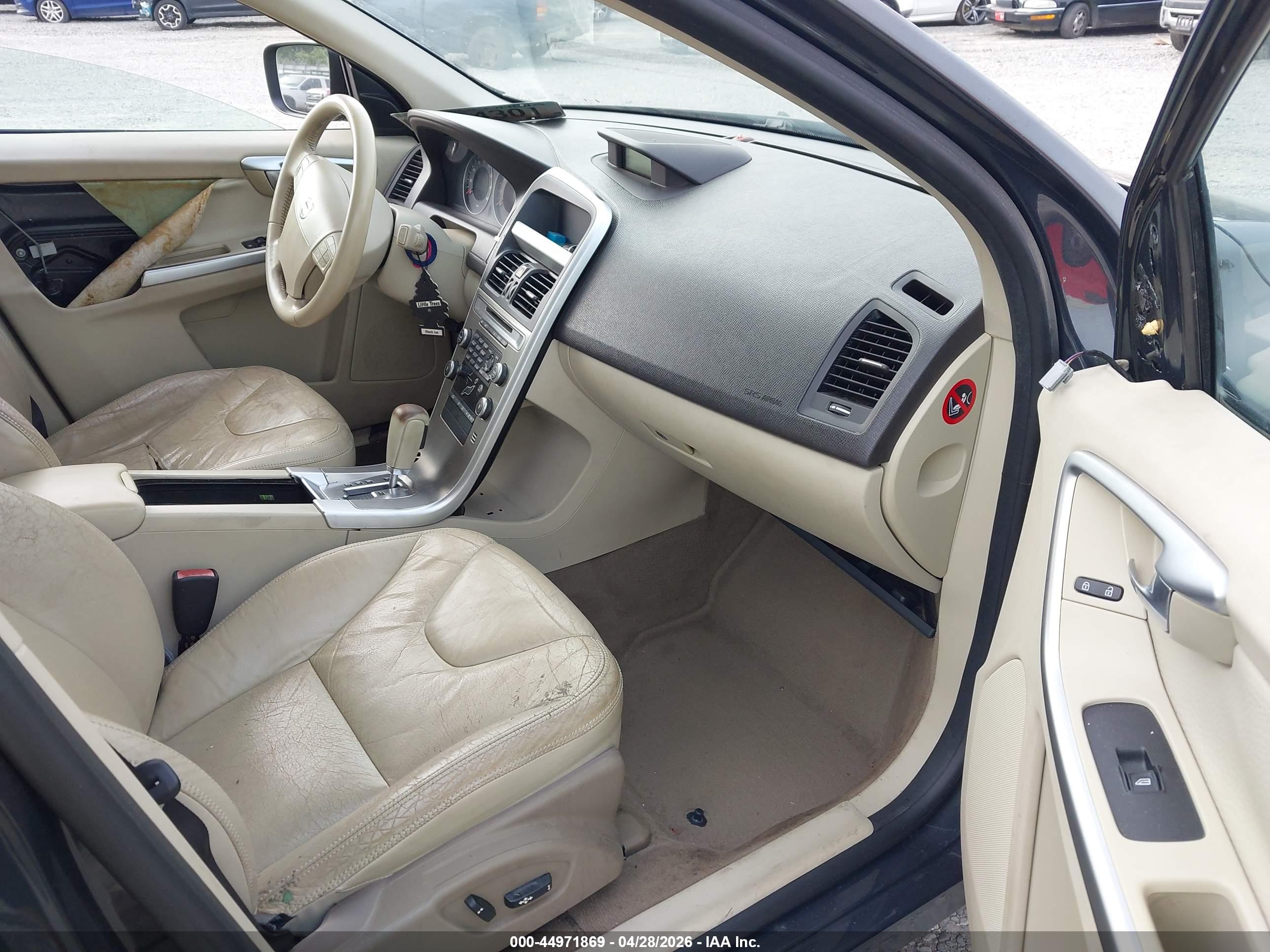 VOLVO XC60 image 5