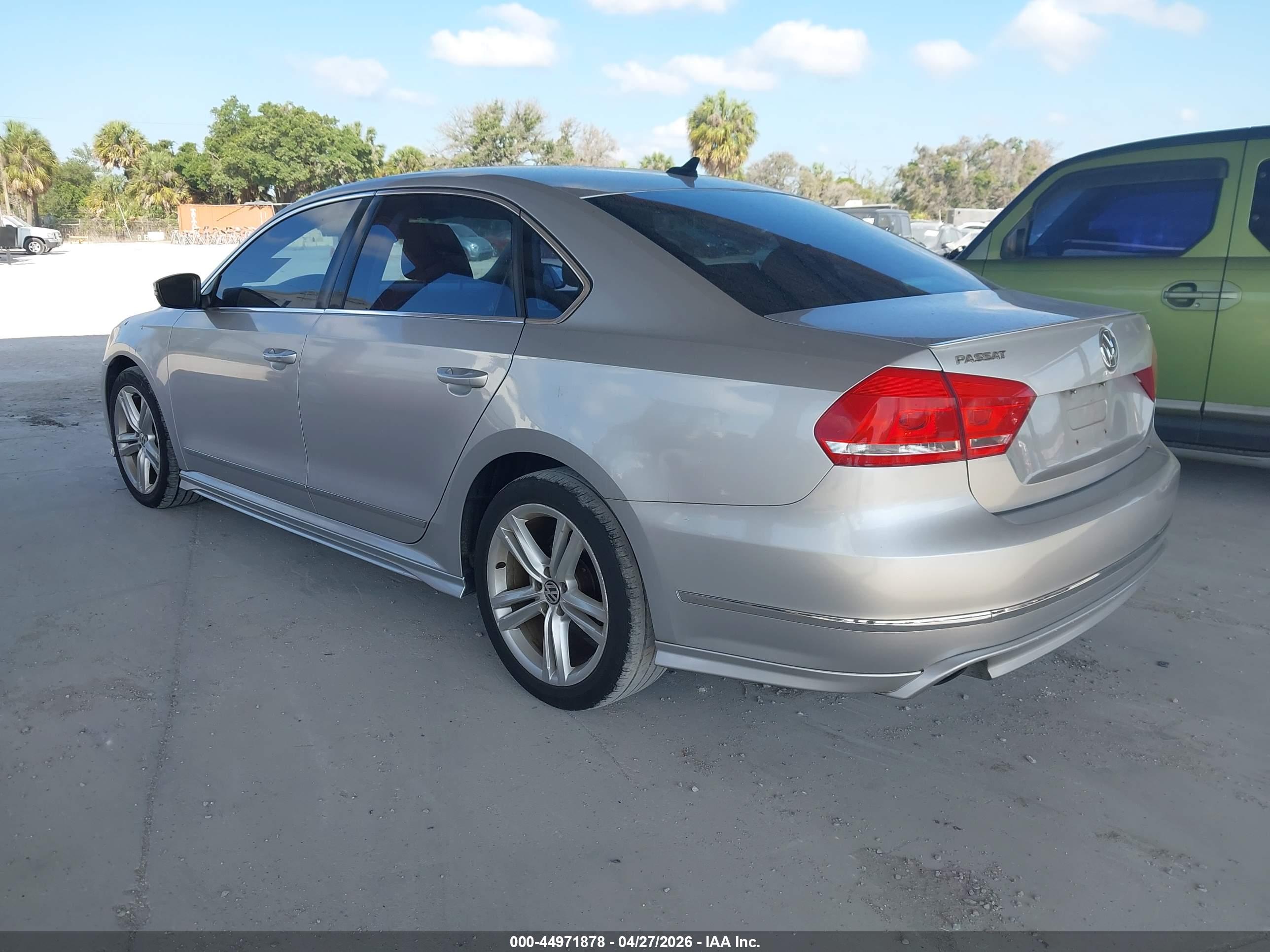 VOLKSWAGEN PASSAT image 3