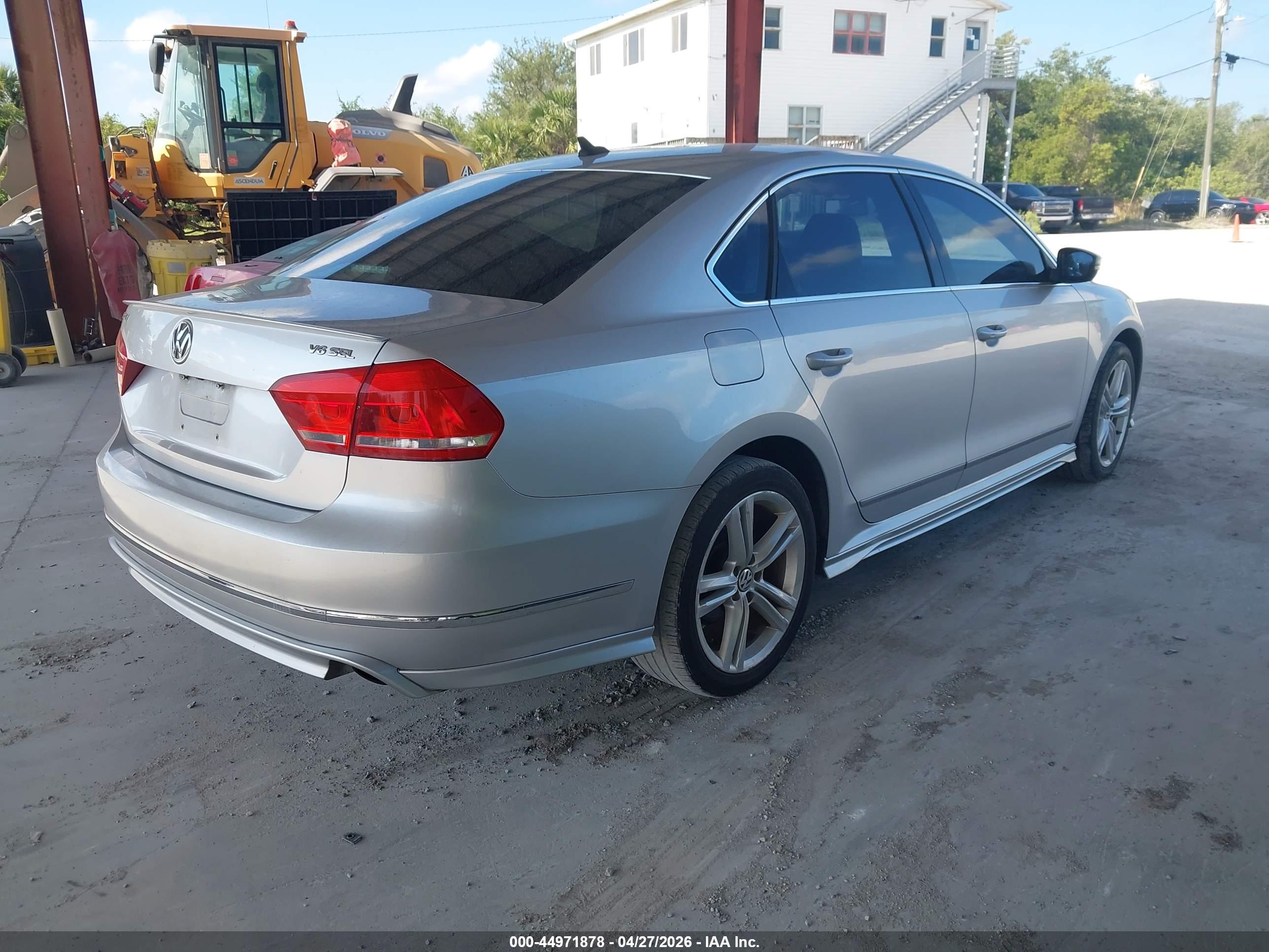 VOLKSWAGEN PASSAT image 4