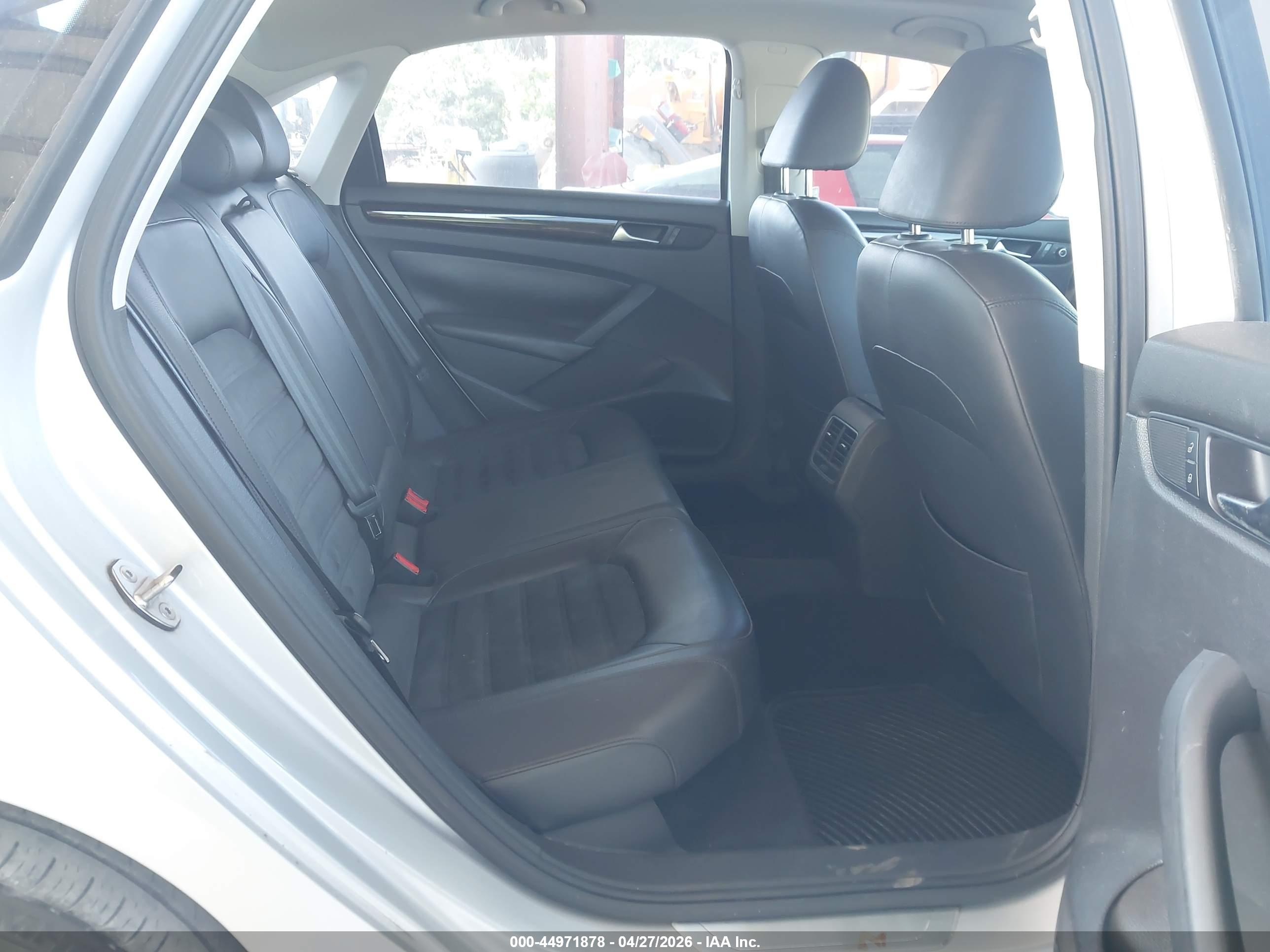VOLKSWAGEN PASSAT image 8