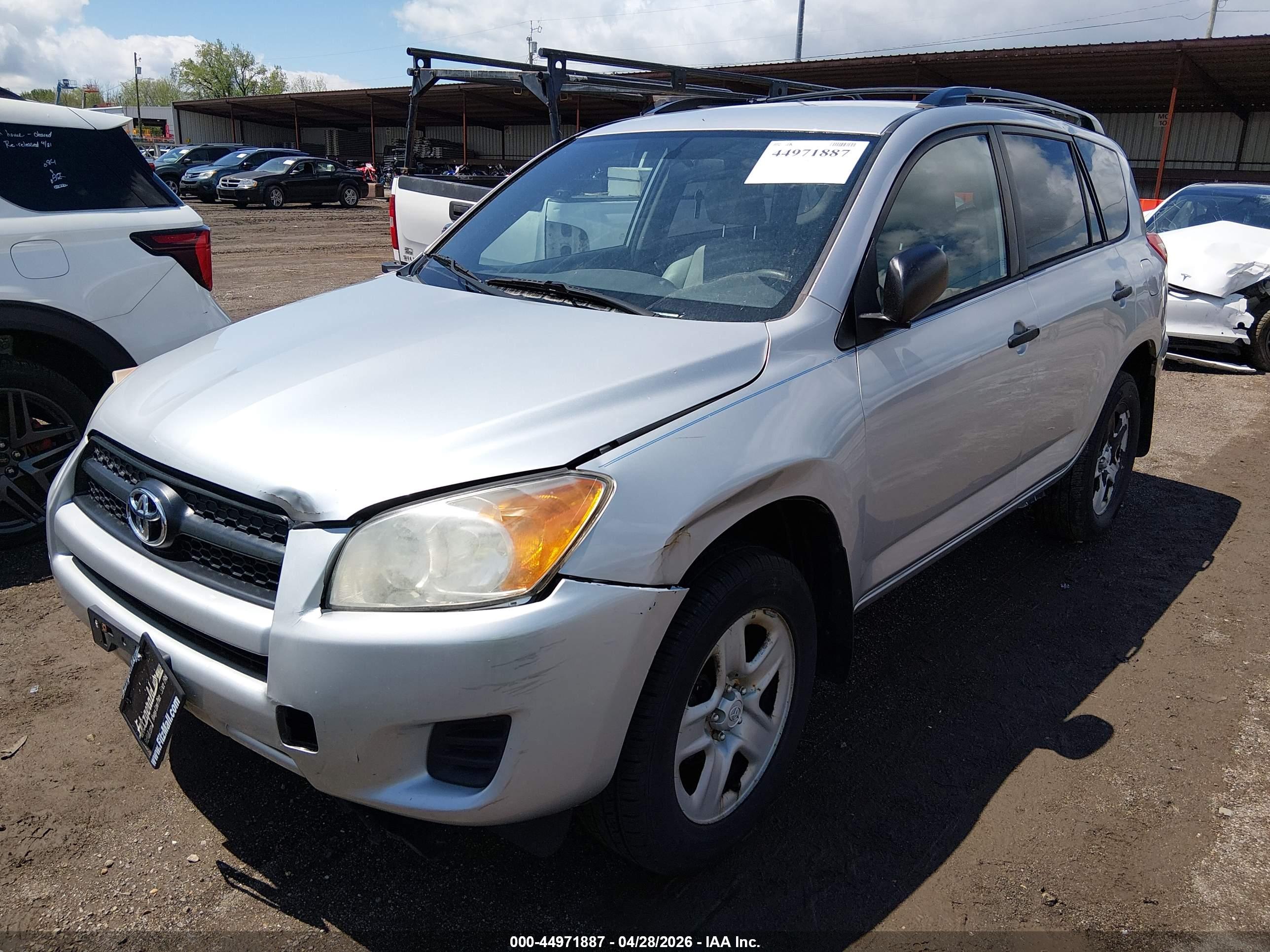 TOYOTA RAV4 image 2