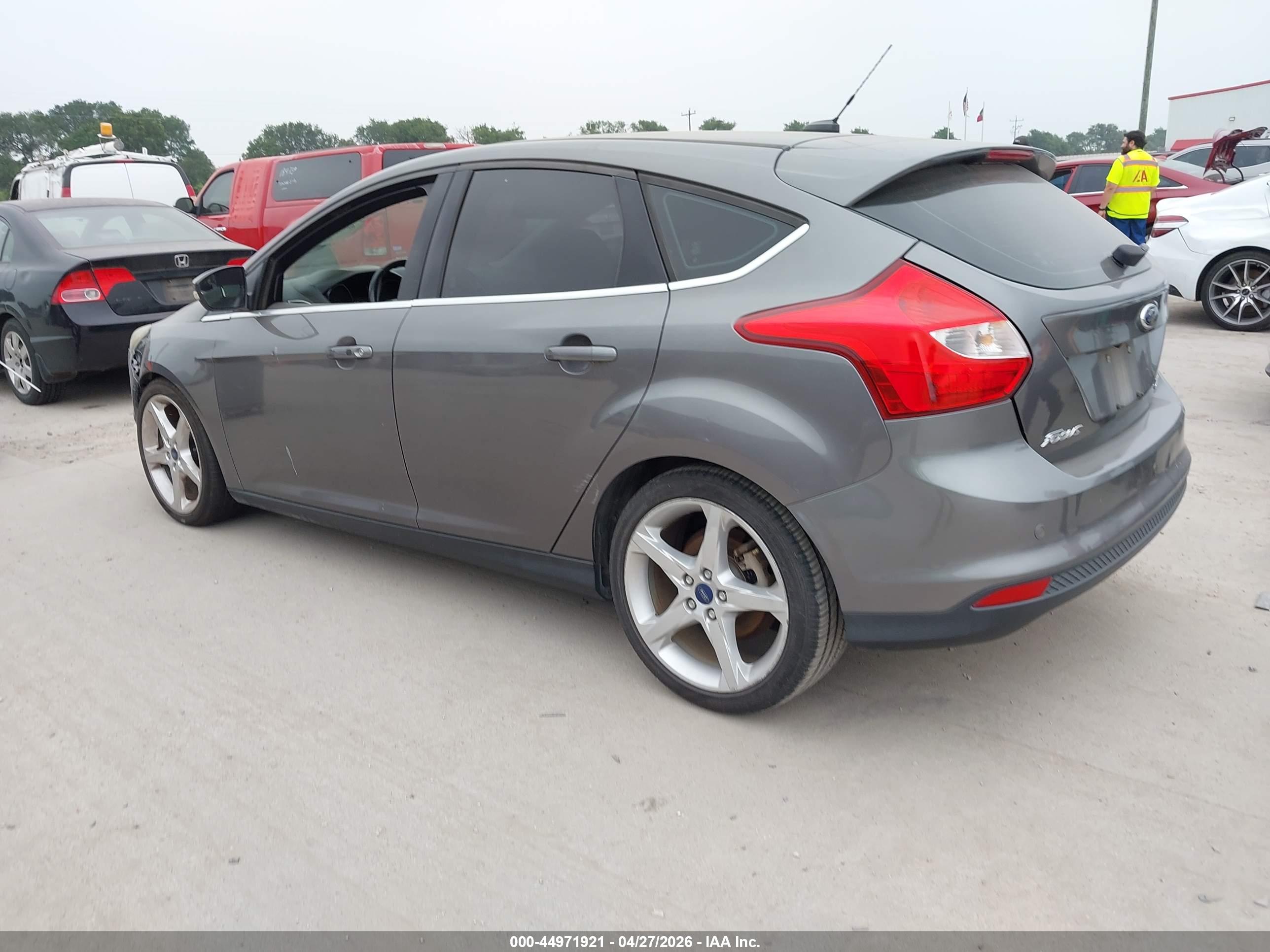 FORD FOCUS image 3
