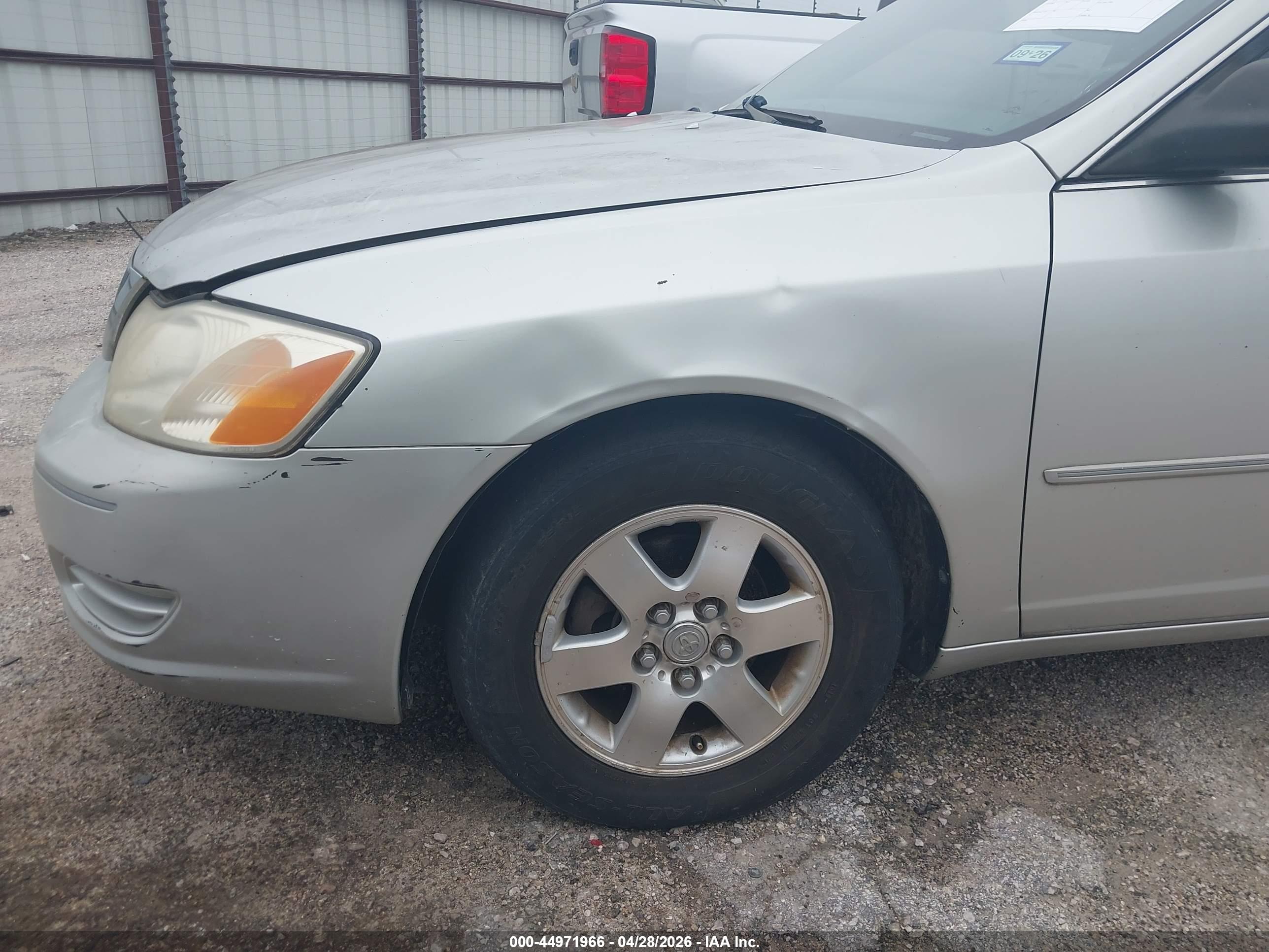 TOYOTA AVALON image 6