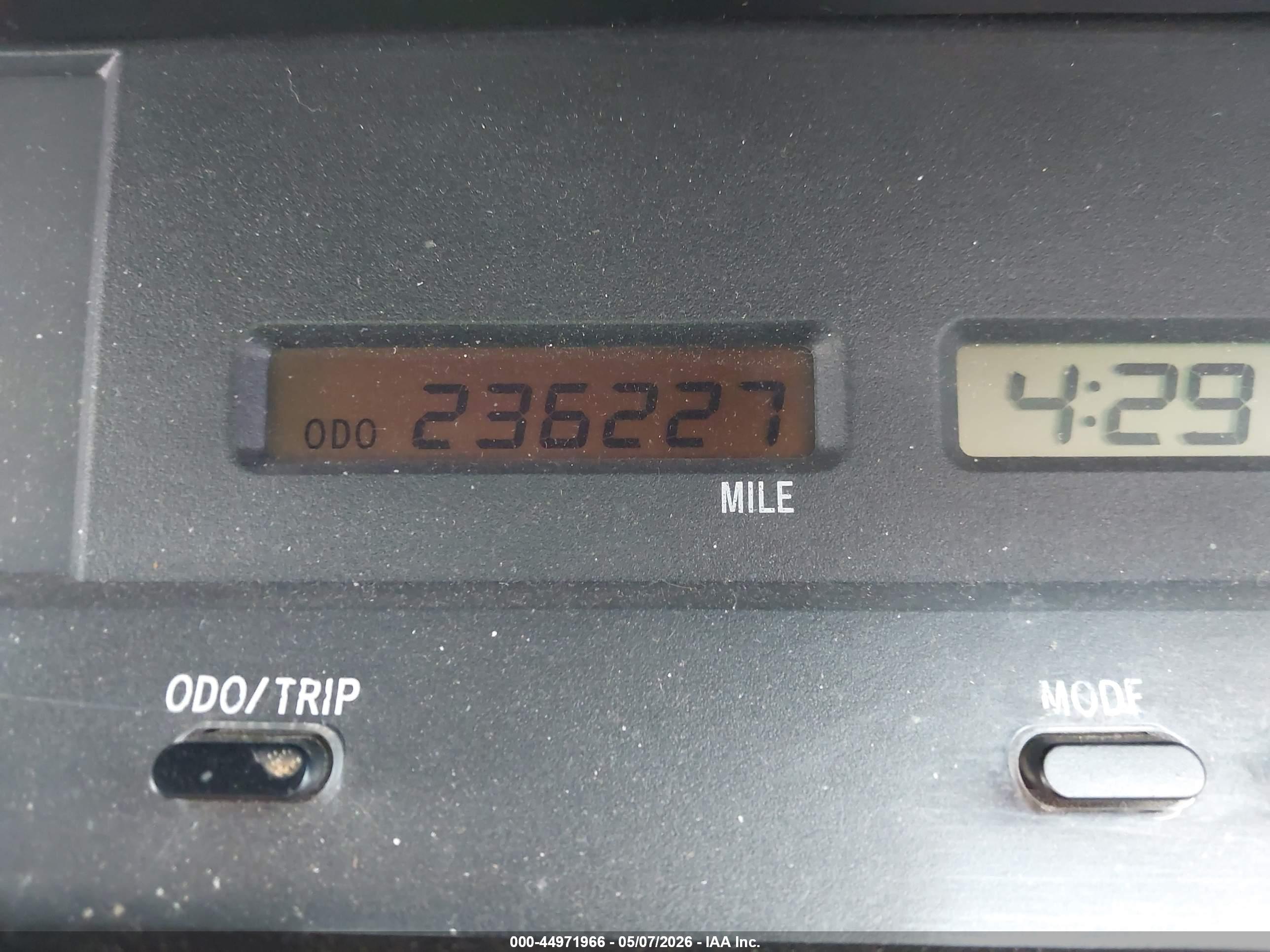 TOYOTA AVALON image 7