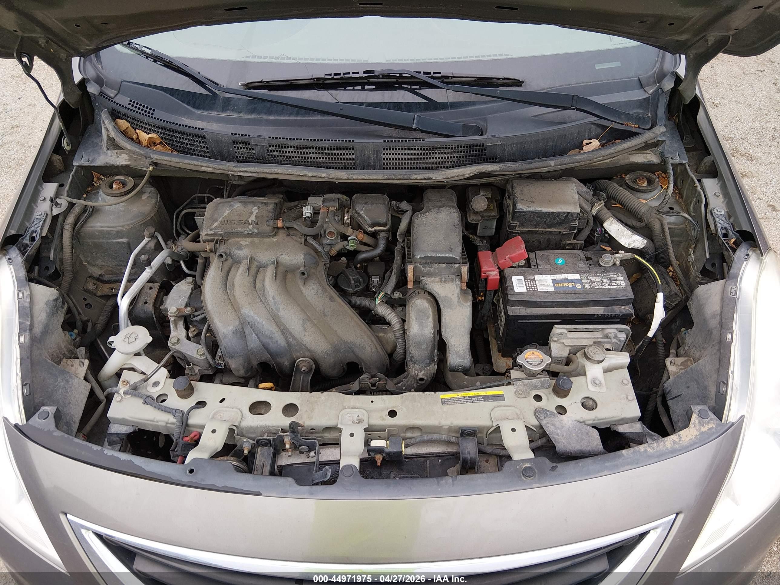 NISSAN VERSA image 10