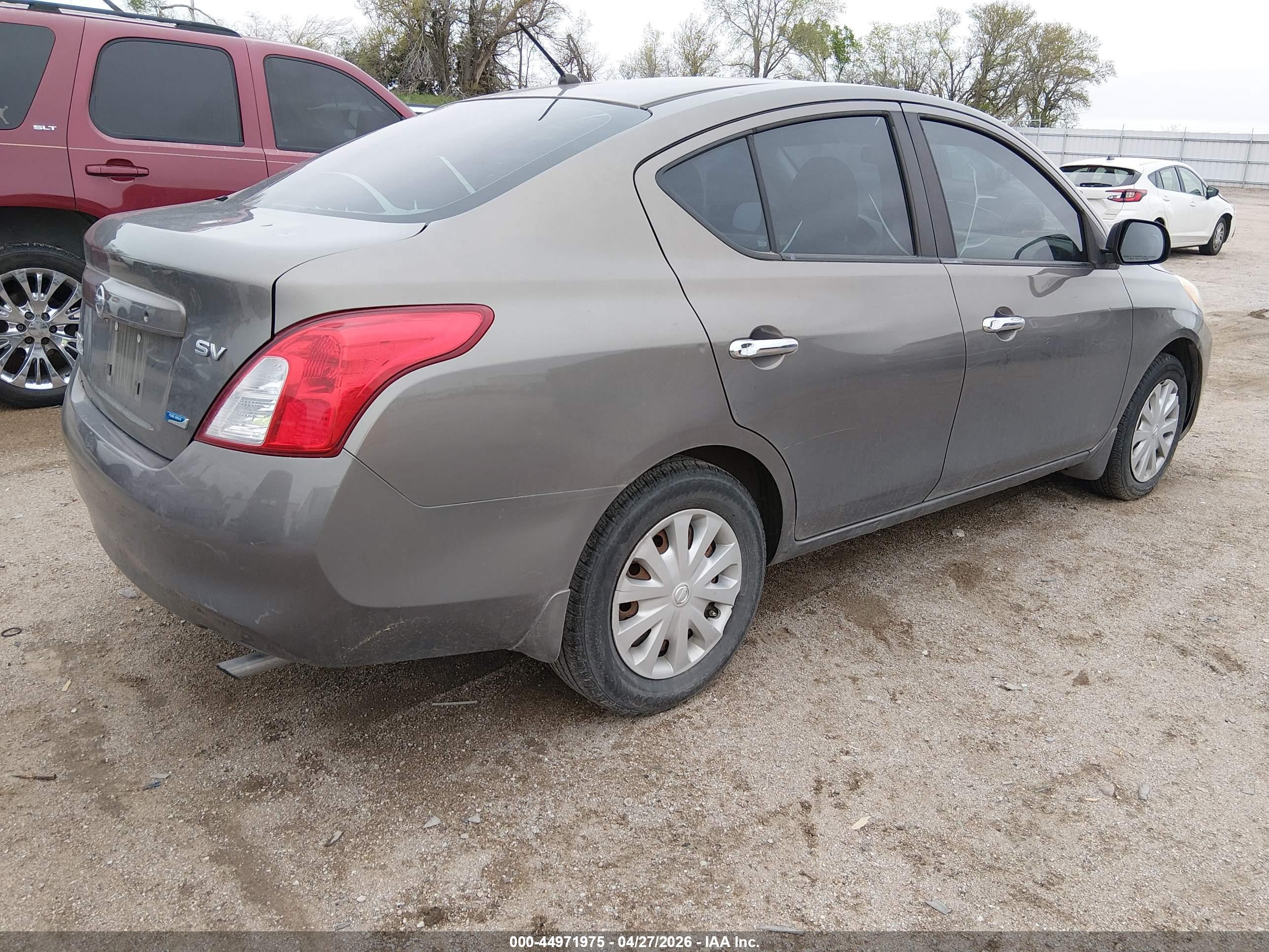 NISSAN VERSA image 4
