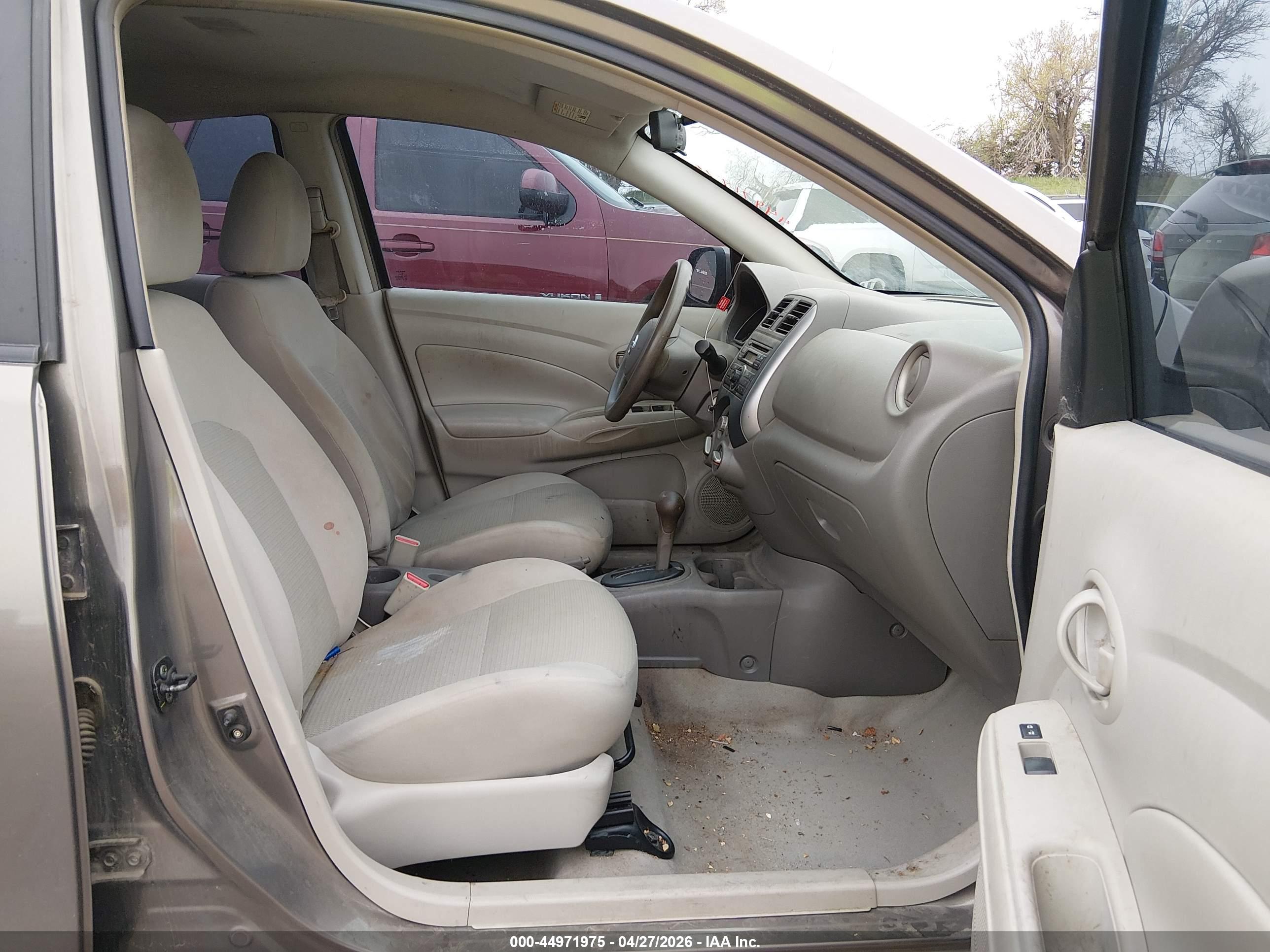 NISSAN VERSA image 5