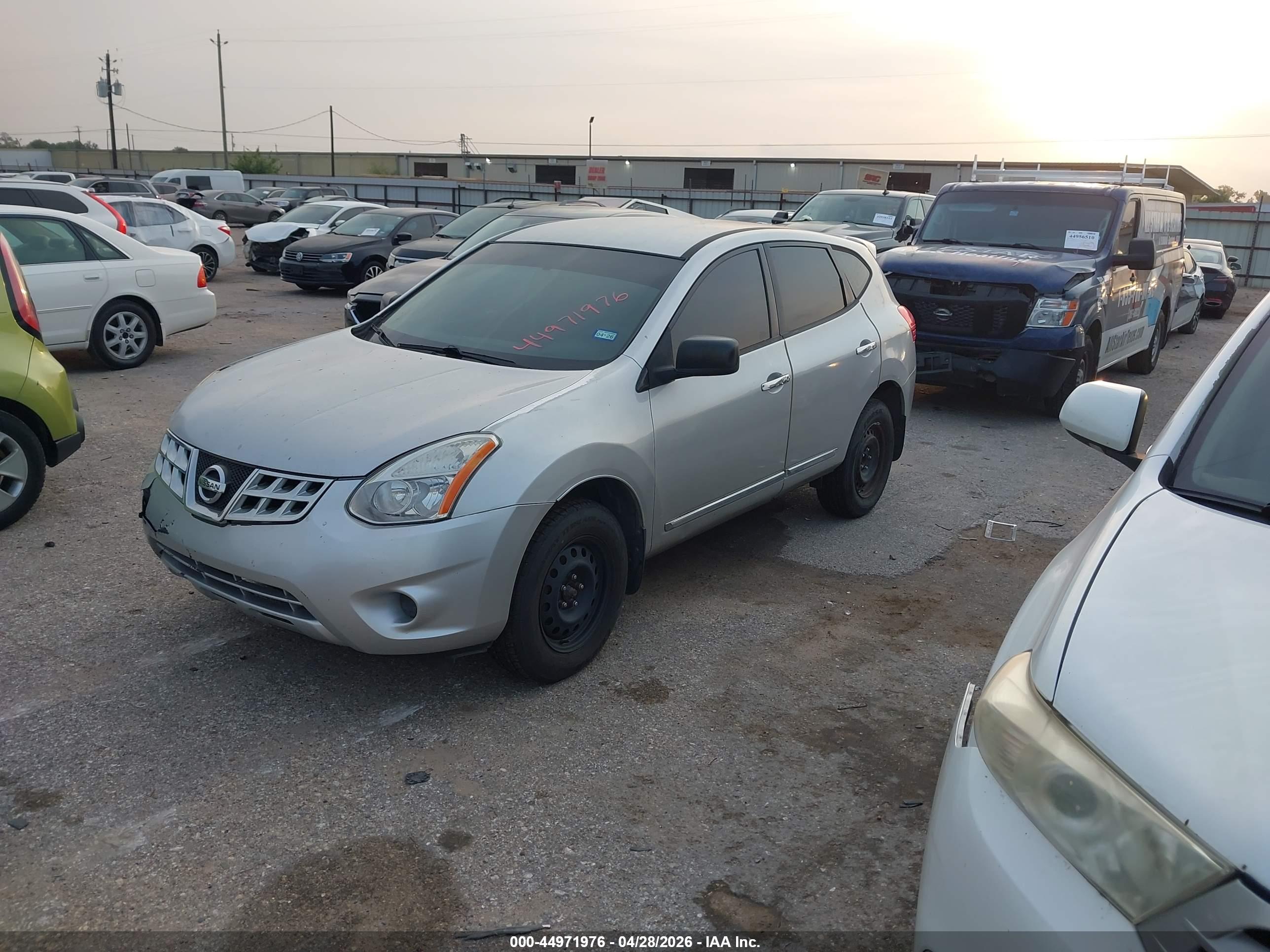 NISSAN ROGUE image 2