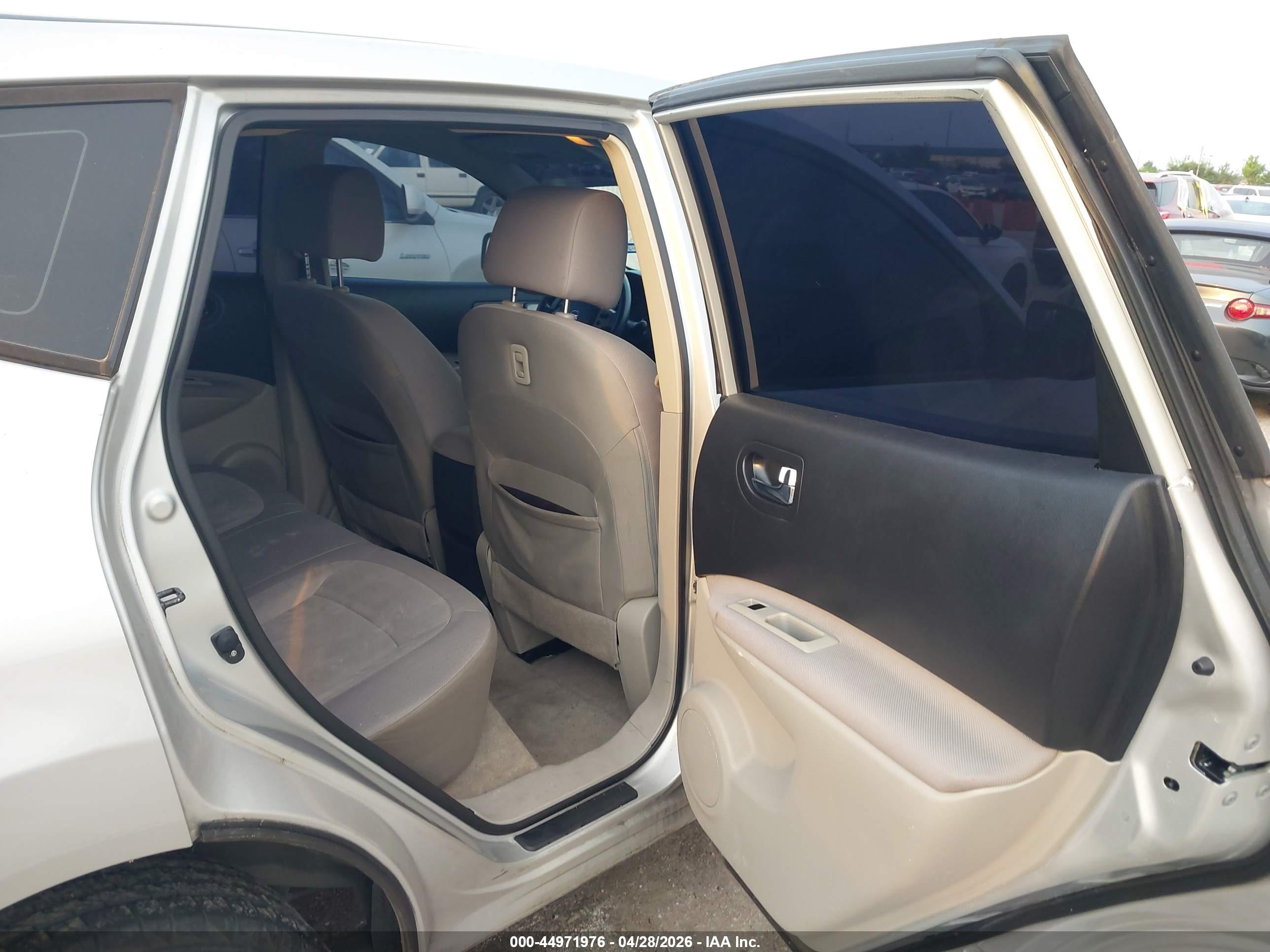 NISSAN ROGUE image 8
