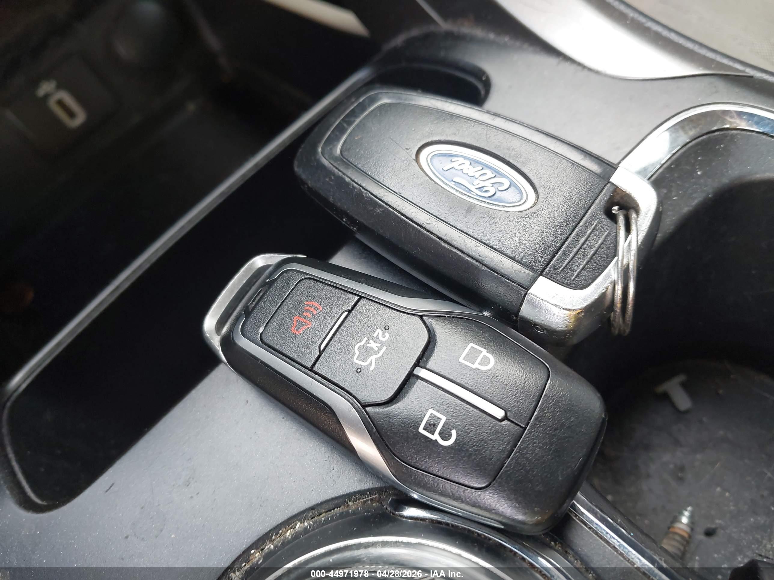 FORD FUSION image 11