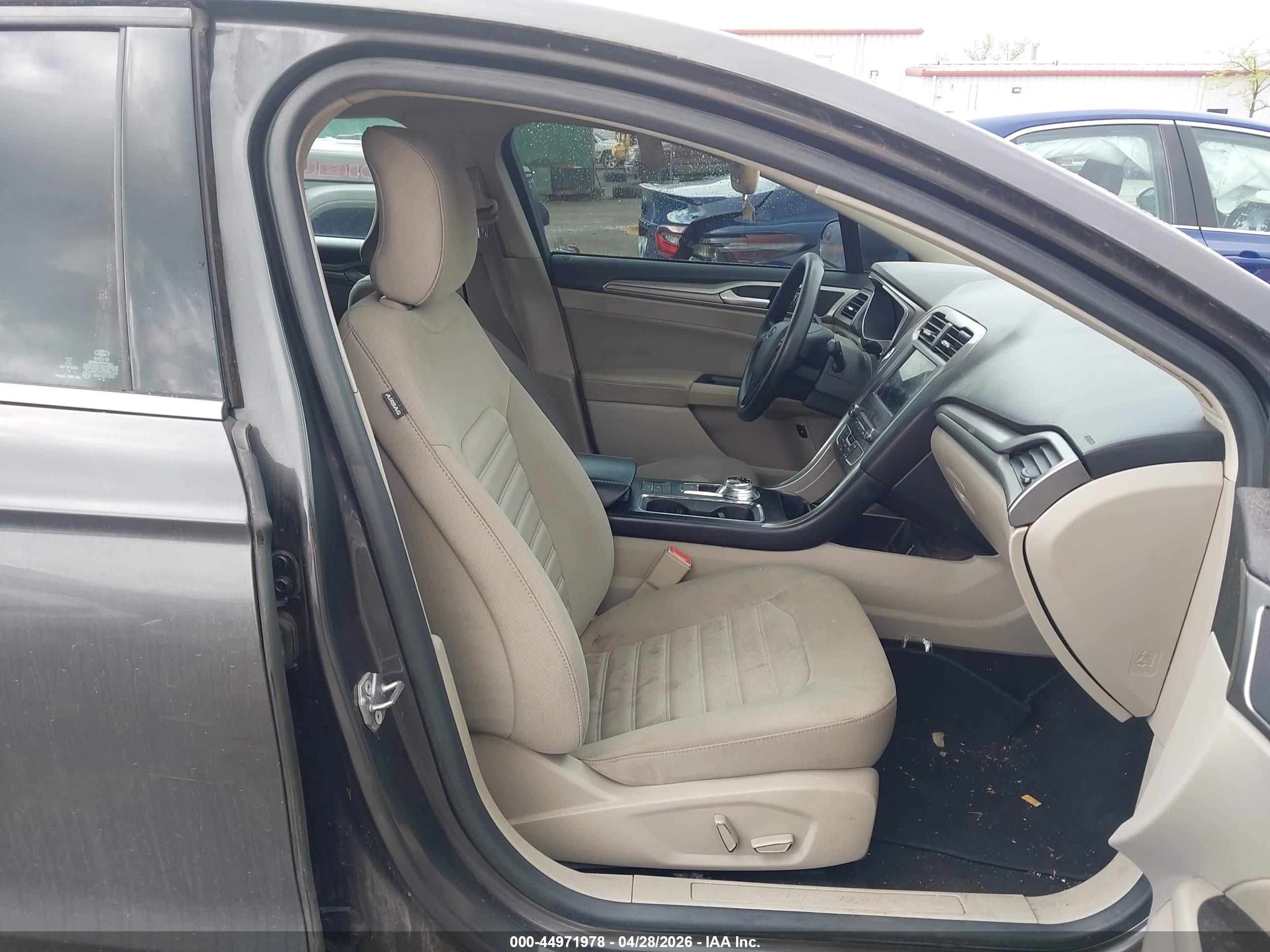 FORD FUSION image 5