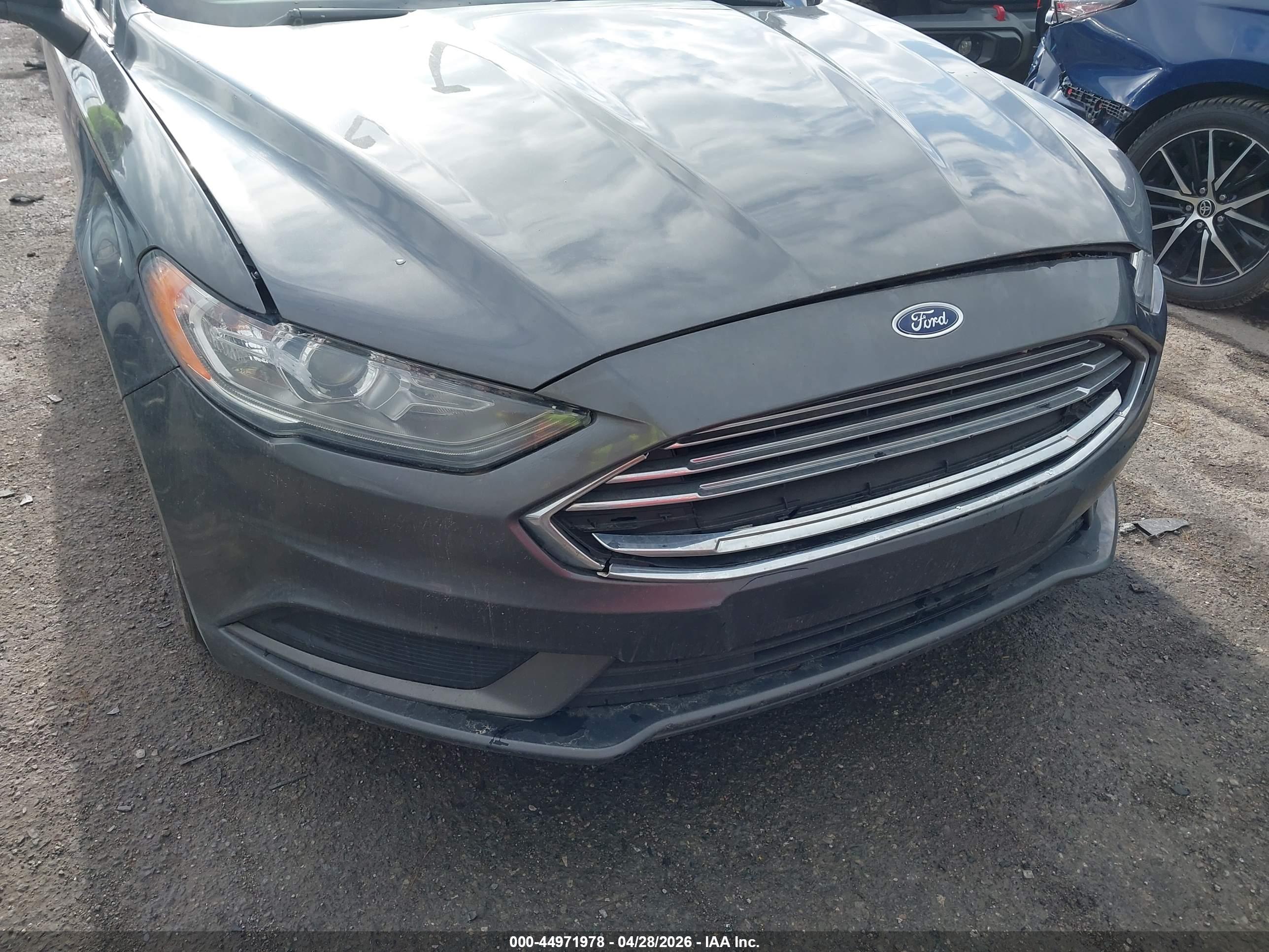 FORD FUSION image 6