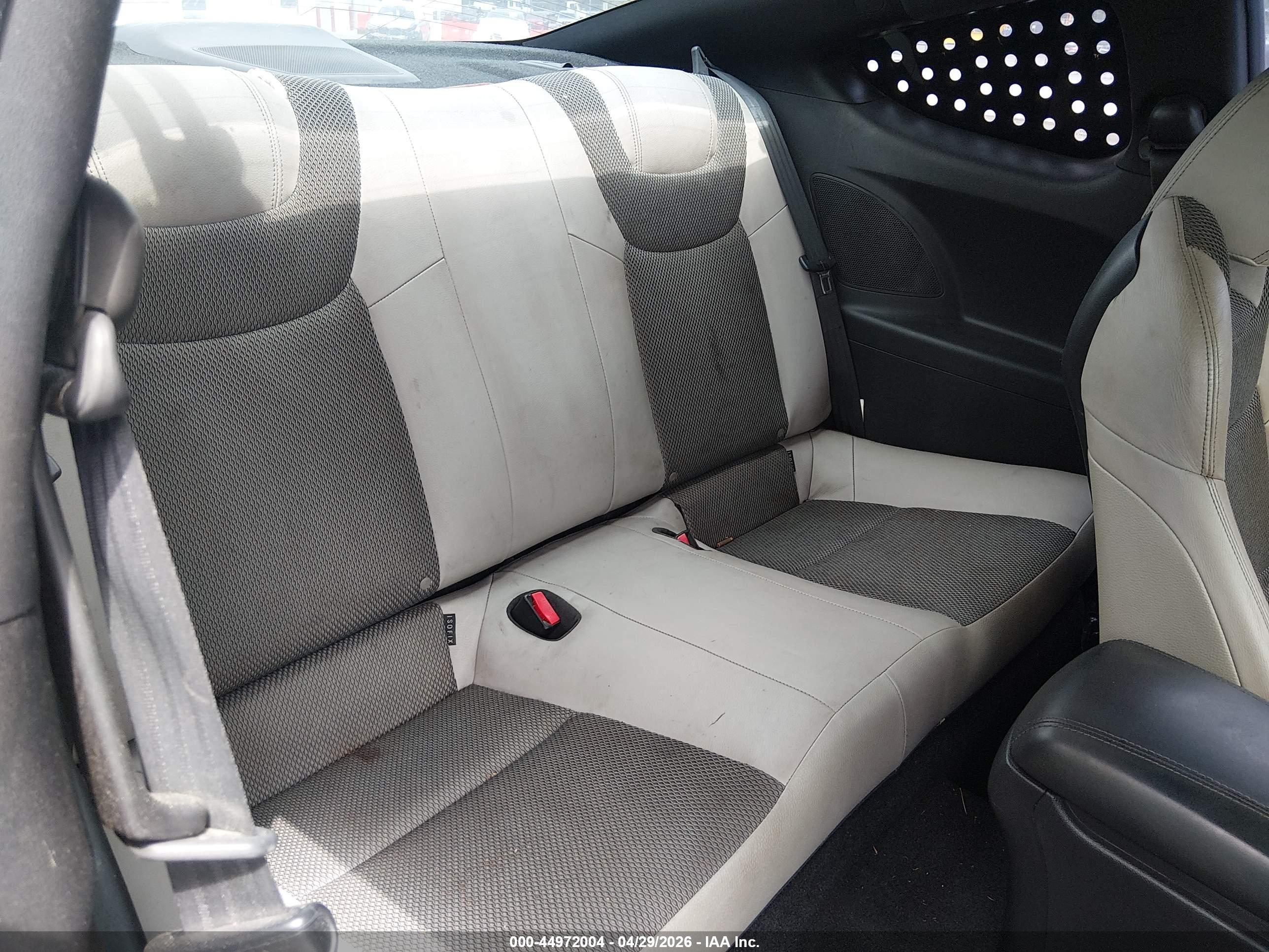 HYUNDAI GENESIS image 8