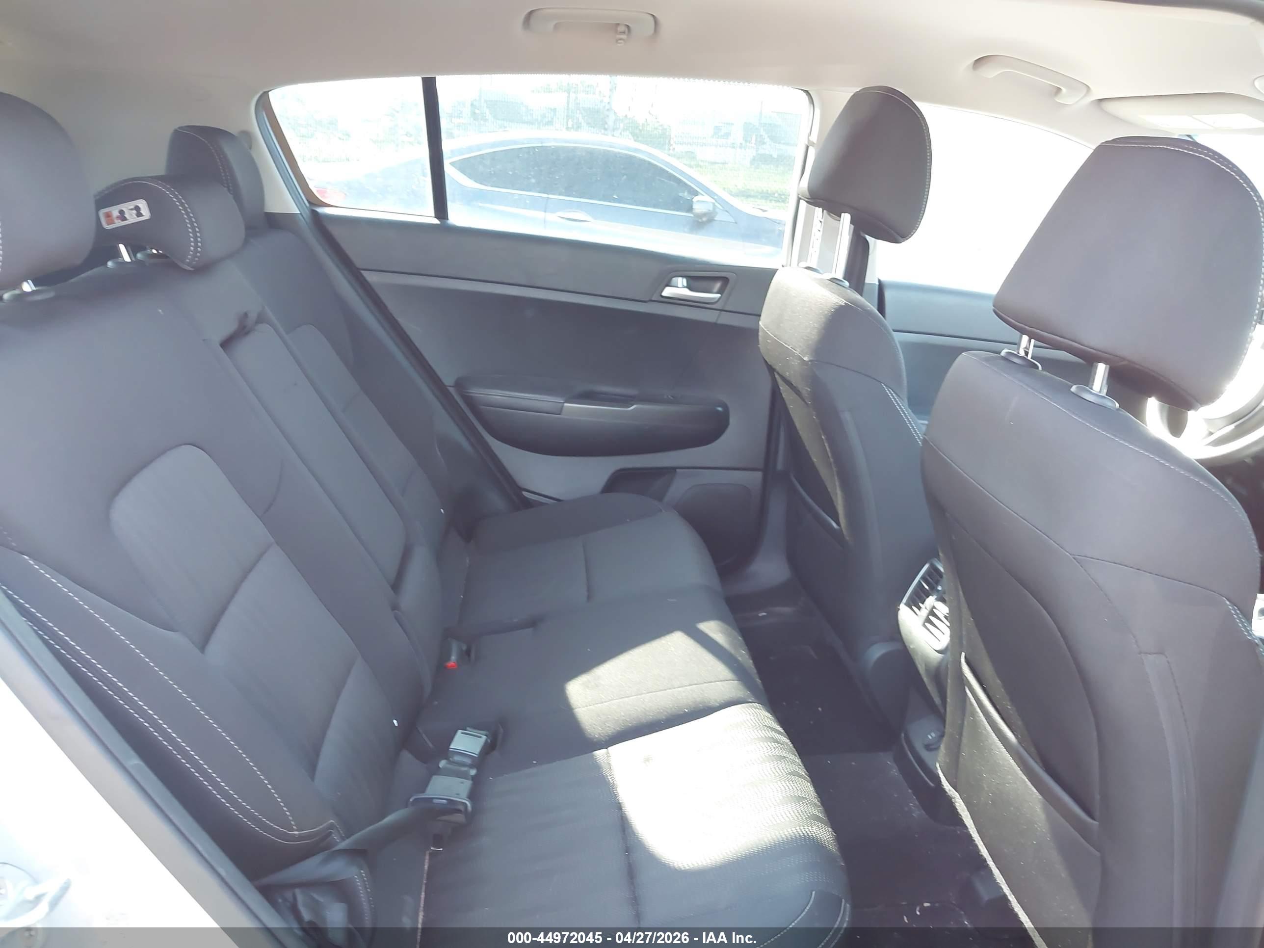 KIA SPORTAGE image 8