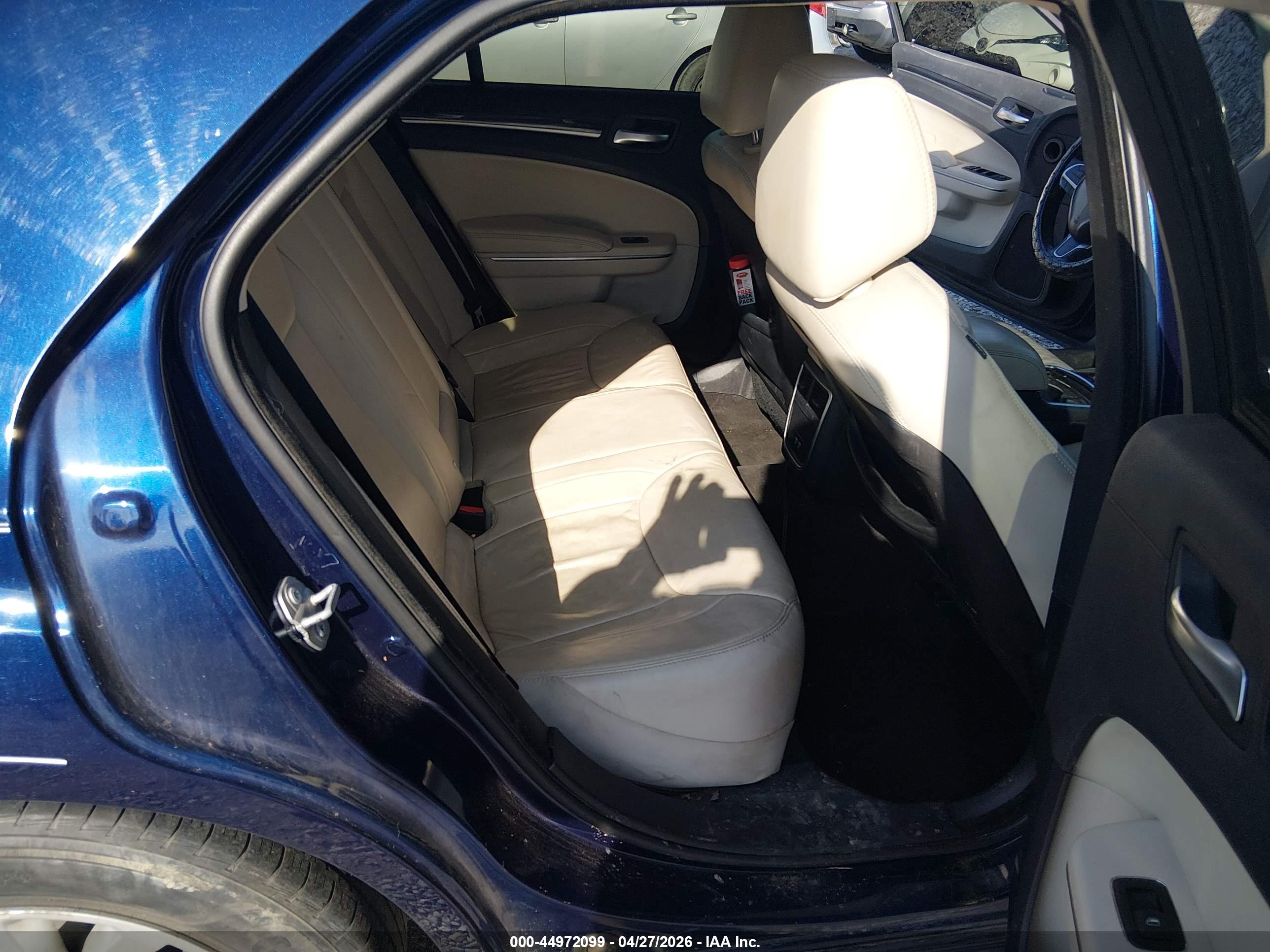 CHRYSLER 300 image 8