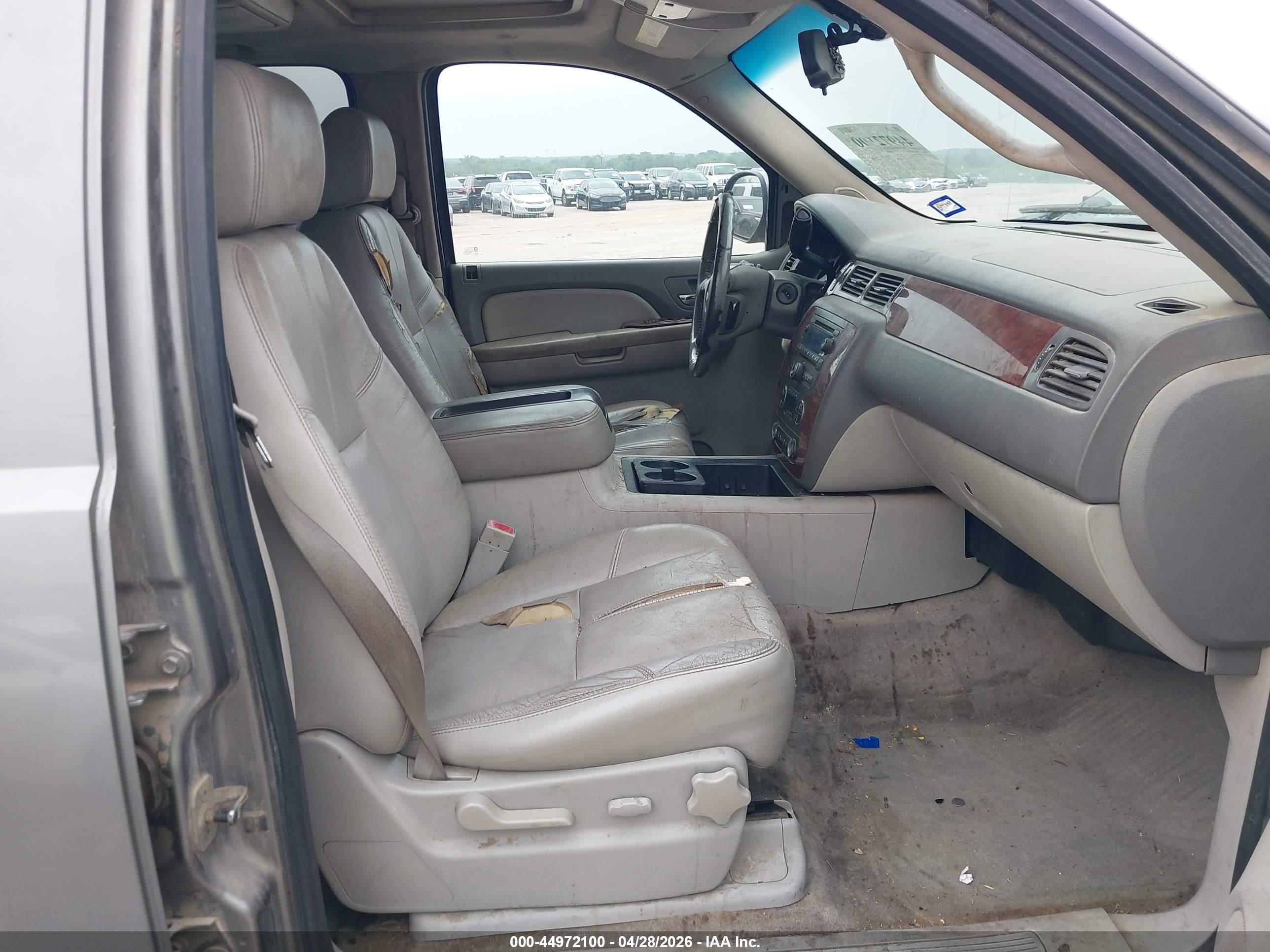 CHEVROLET TAHOE image 5