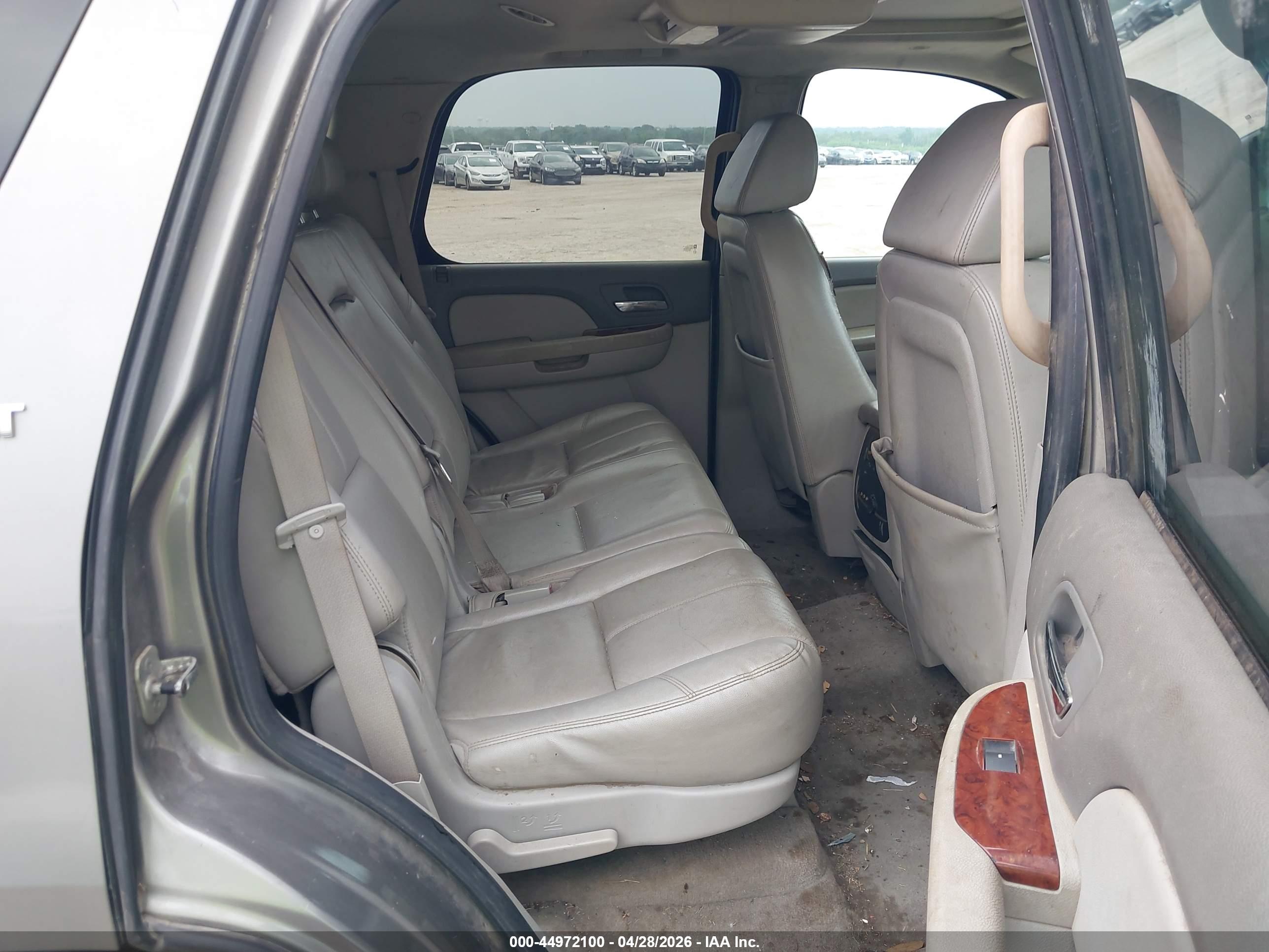 CHEVROLET TAHOE image 8