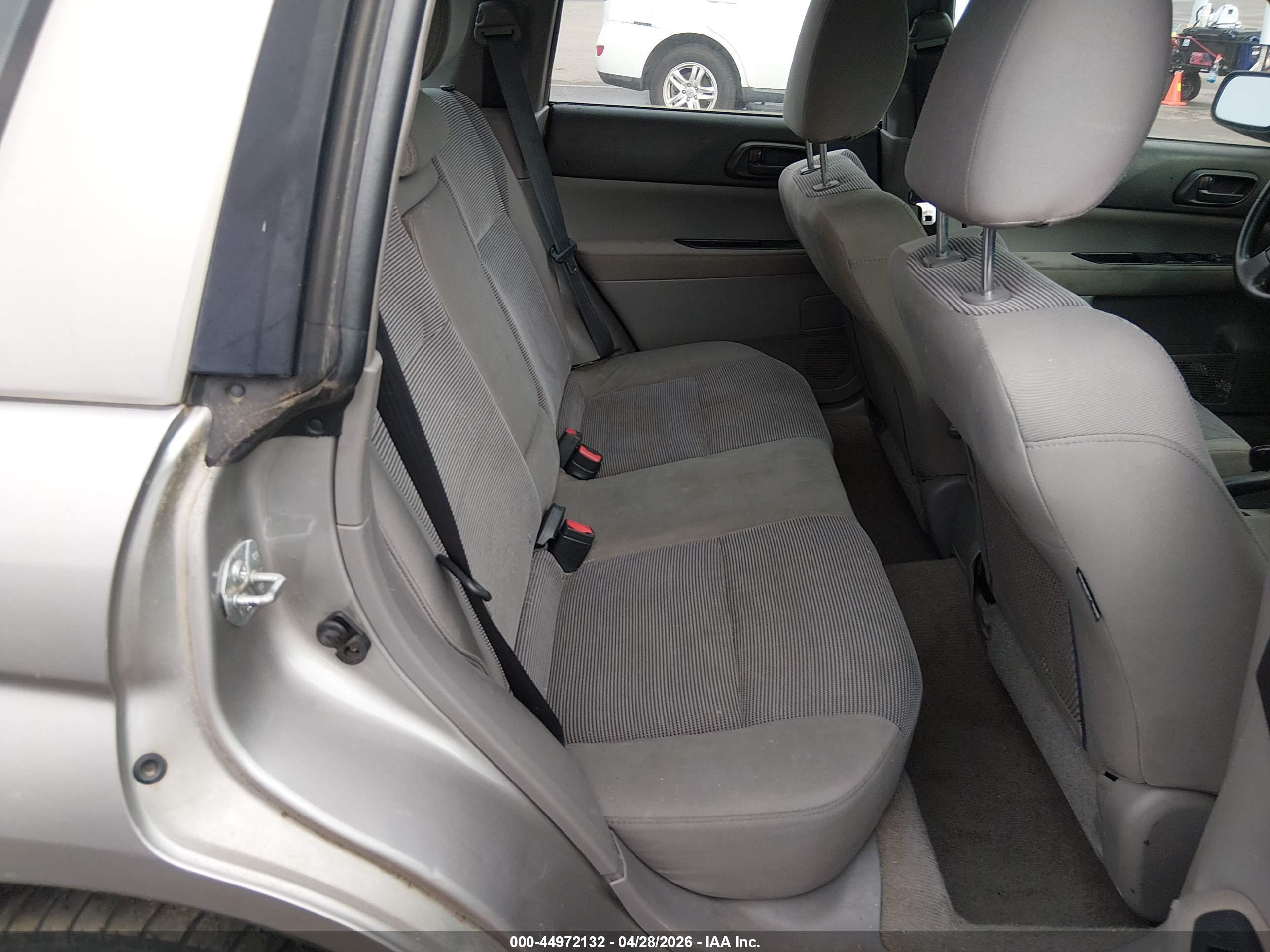 SUBARU FORESTER image 8