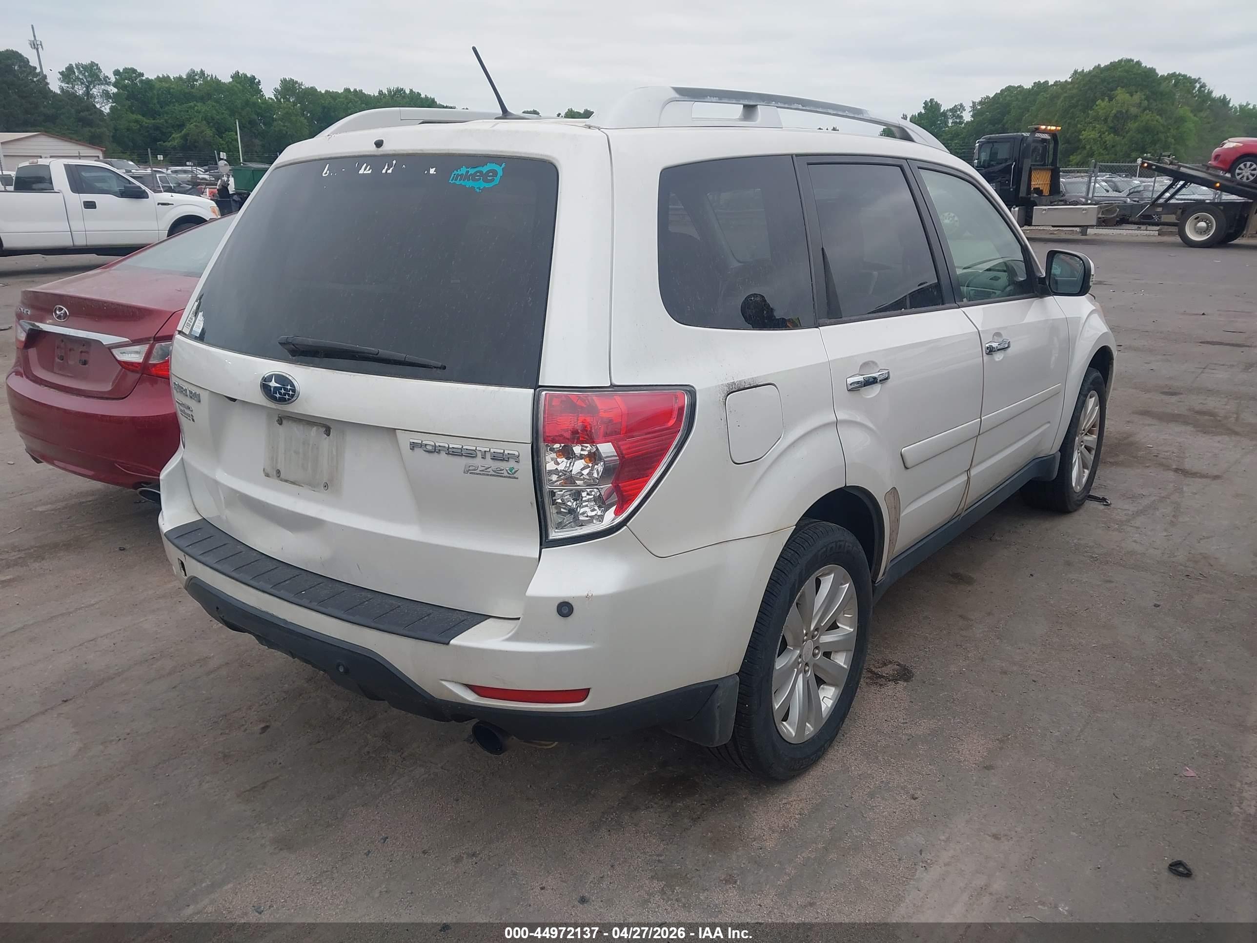 SUBARU FORESTER image 4