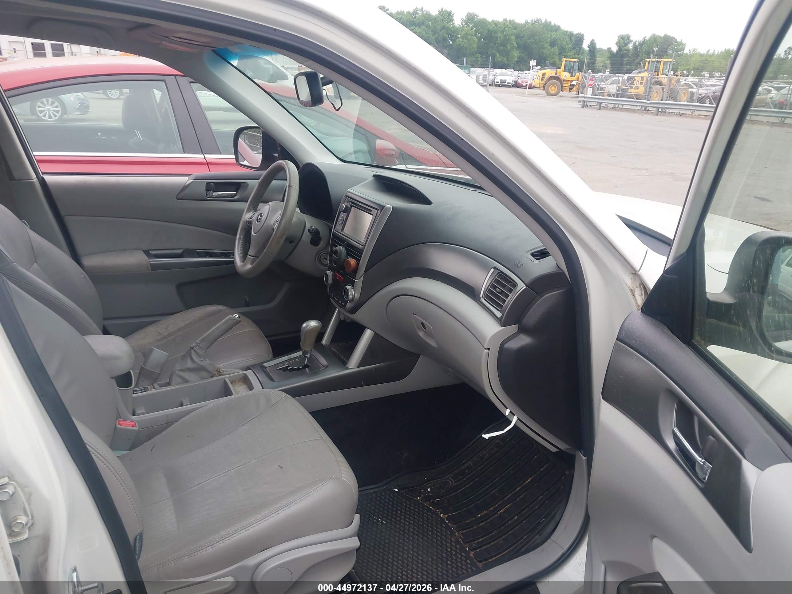 SUBARU FORESTER image 5