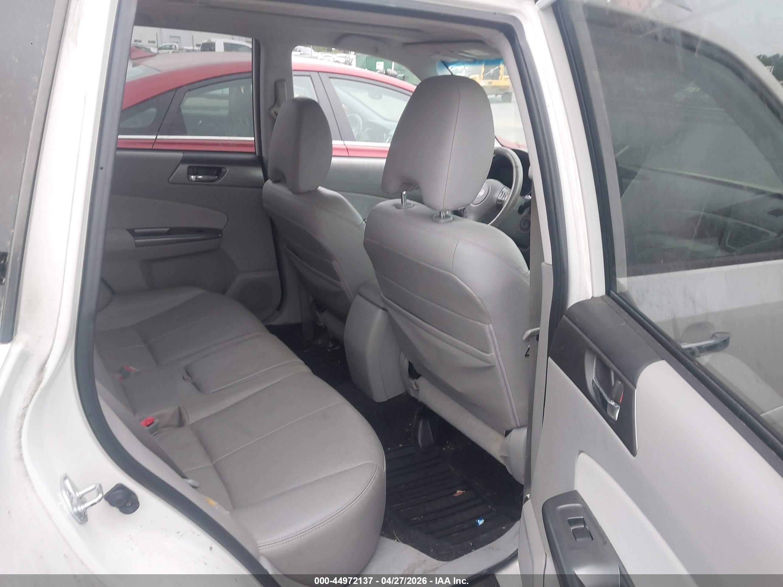SUBARU FORESTER image 8